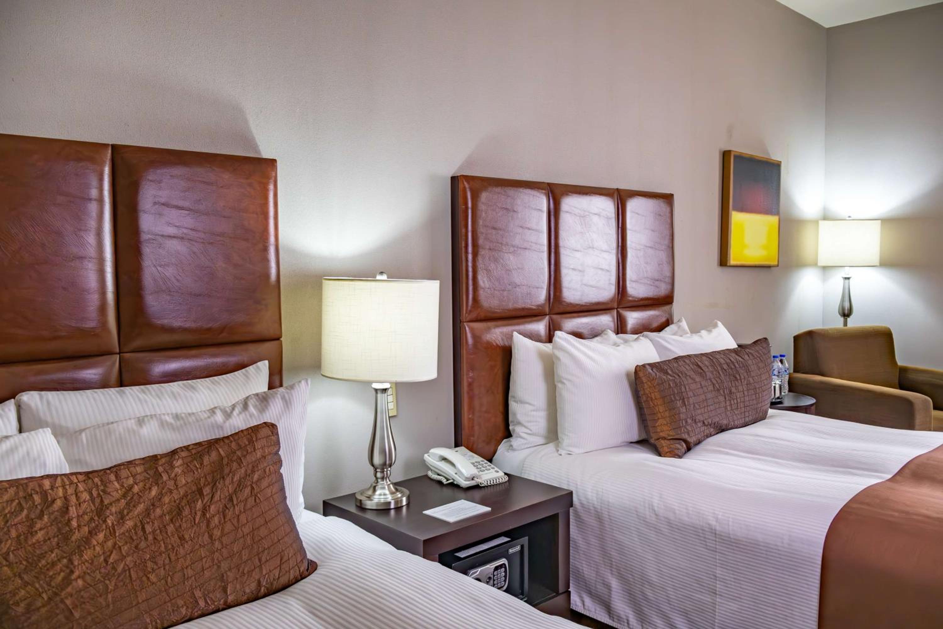 Double Room with Two Double Beds - Non-Smoking - Photo 13