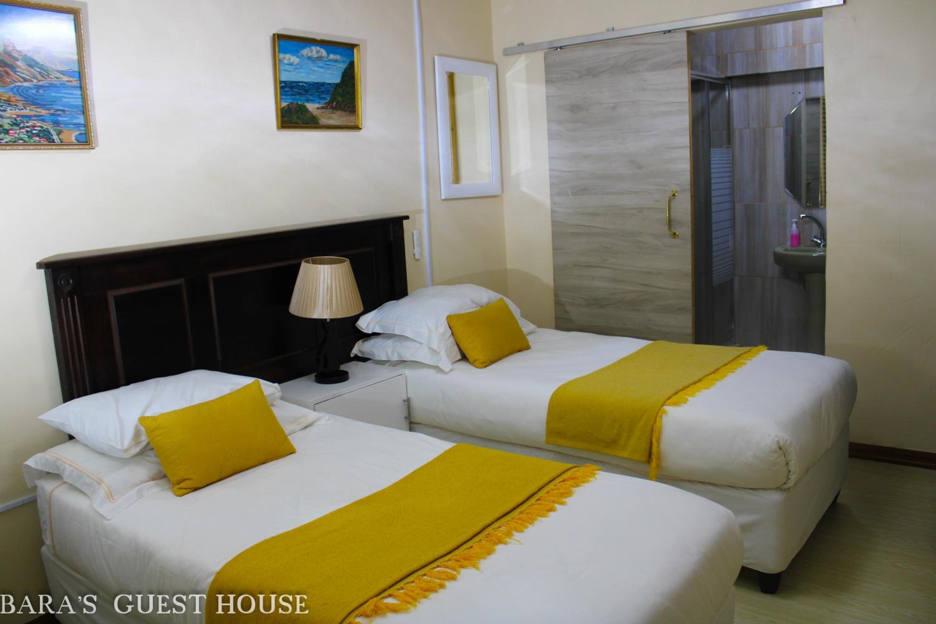 Deluxe Double Room with Two Double Beds - Photo 8