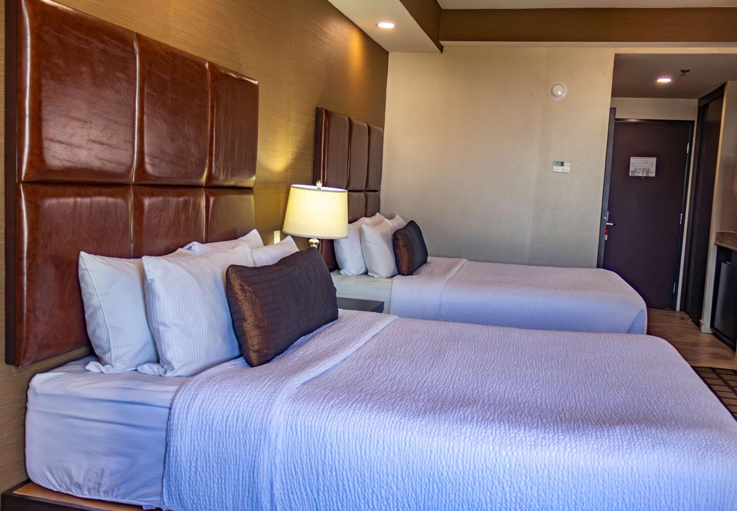 Standard Room, 2 Queen Beds, Non Smoking, Microwave