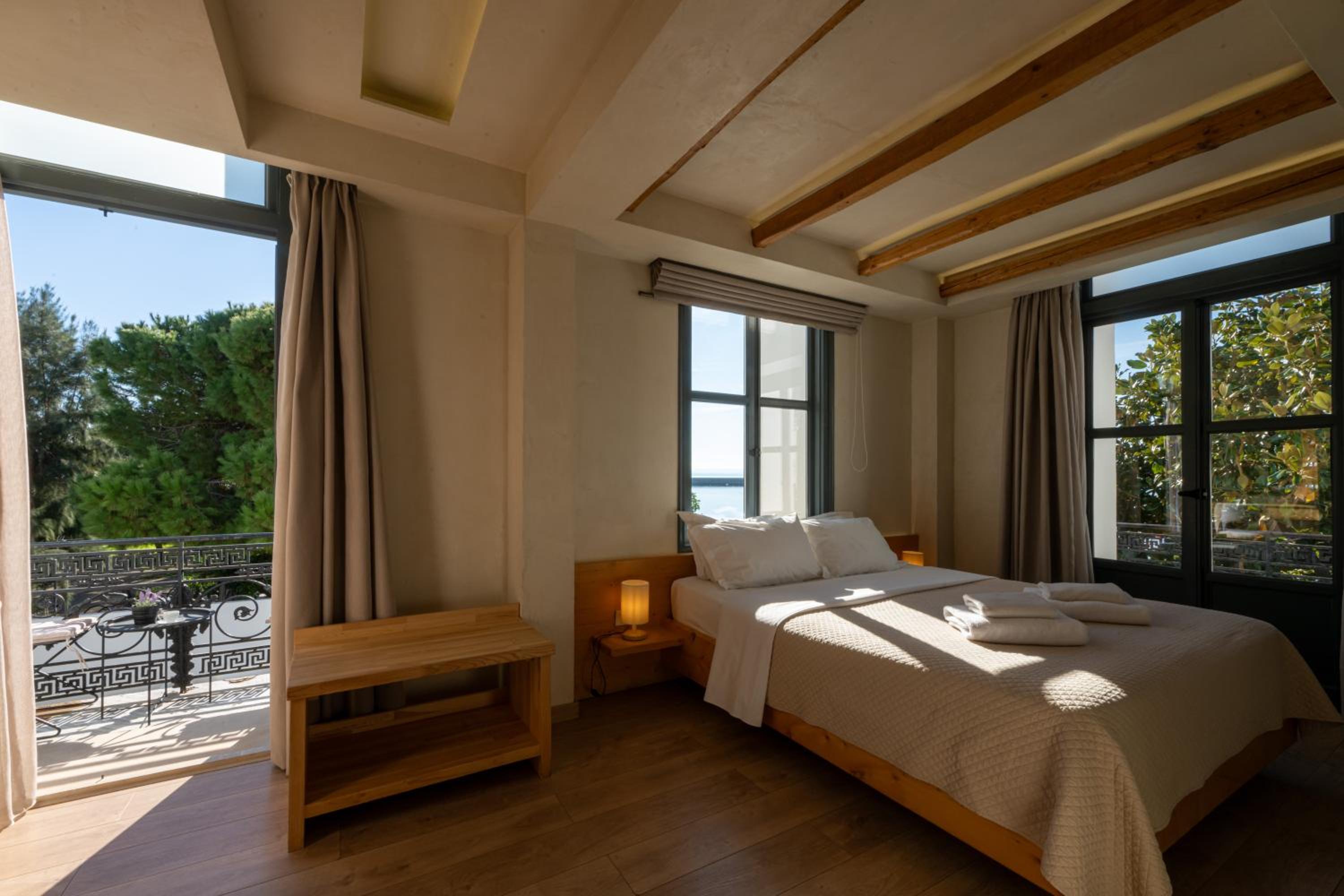 Deluxe Sea View Room with Balcony - Photo 7