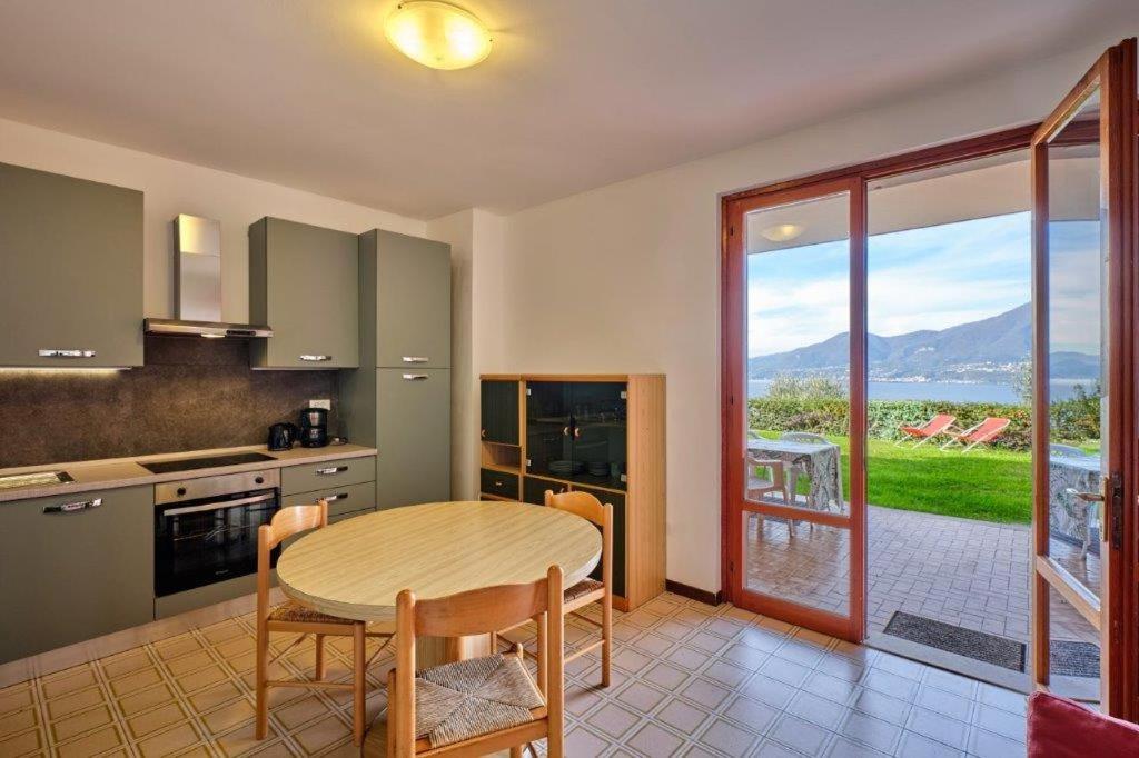 One-Bedroom Apartment with Lake View photo 2