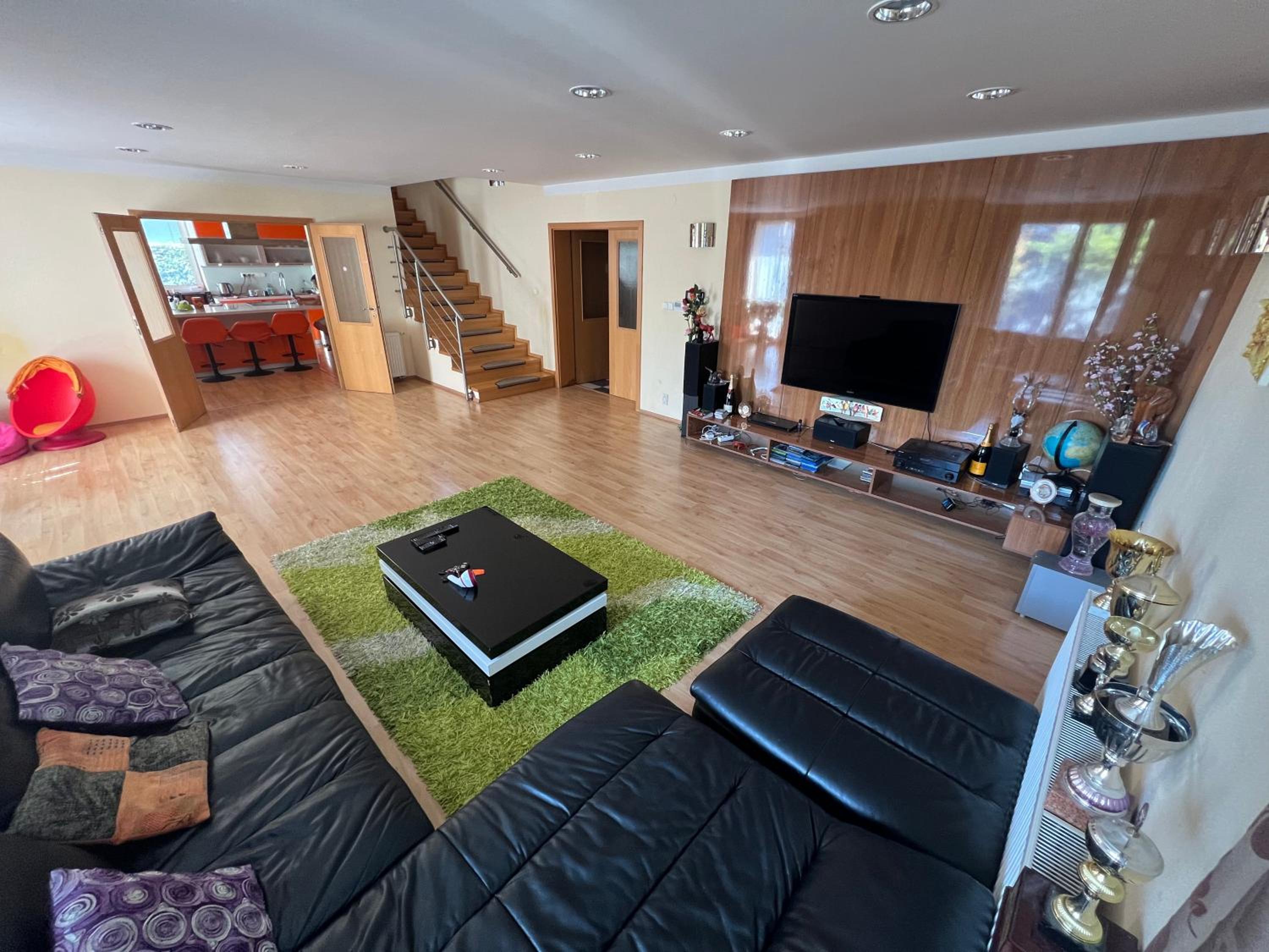Villa photo 1