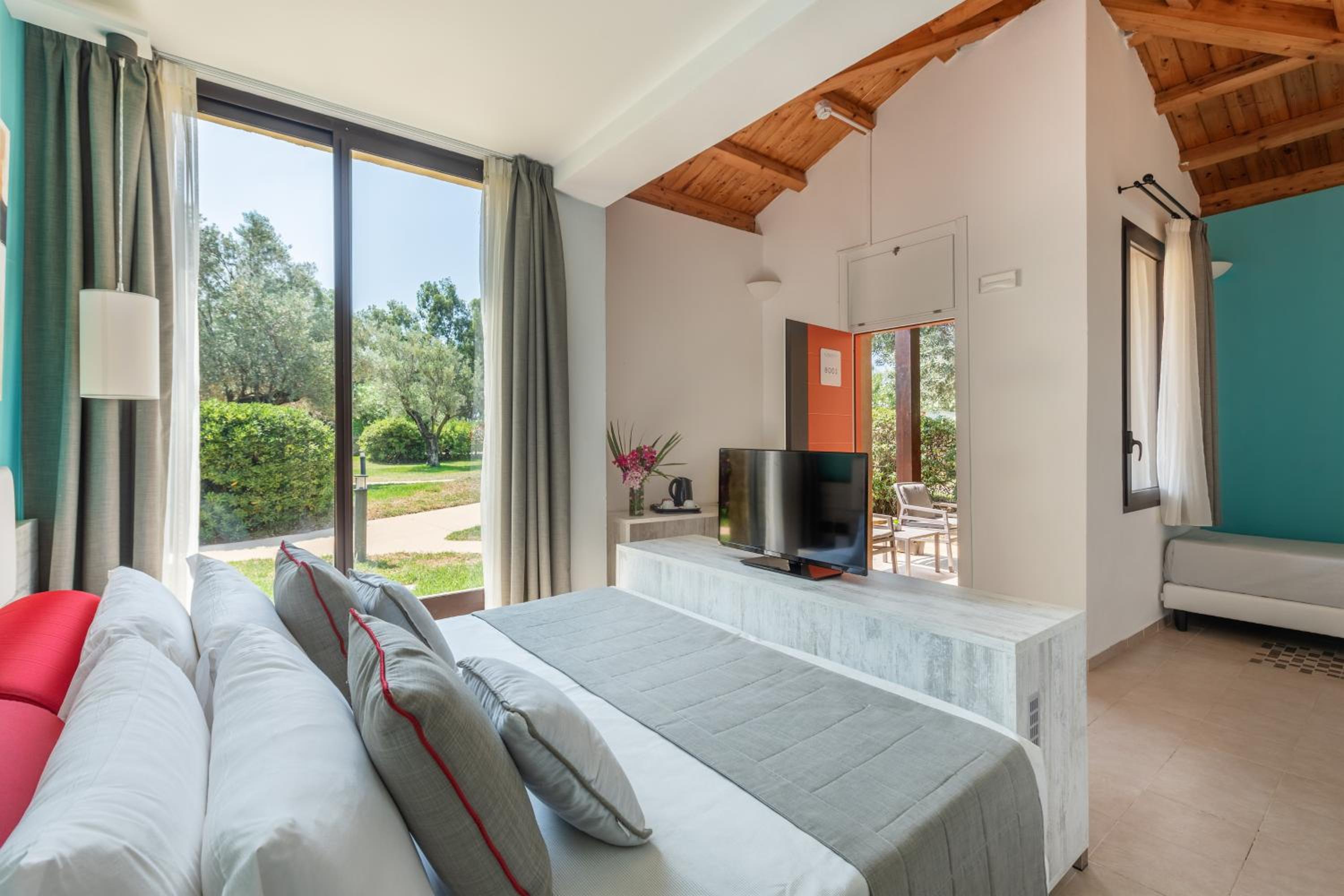 Superior Triple Room (2 Adults + 1 Child) photo 1