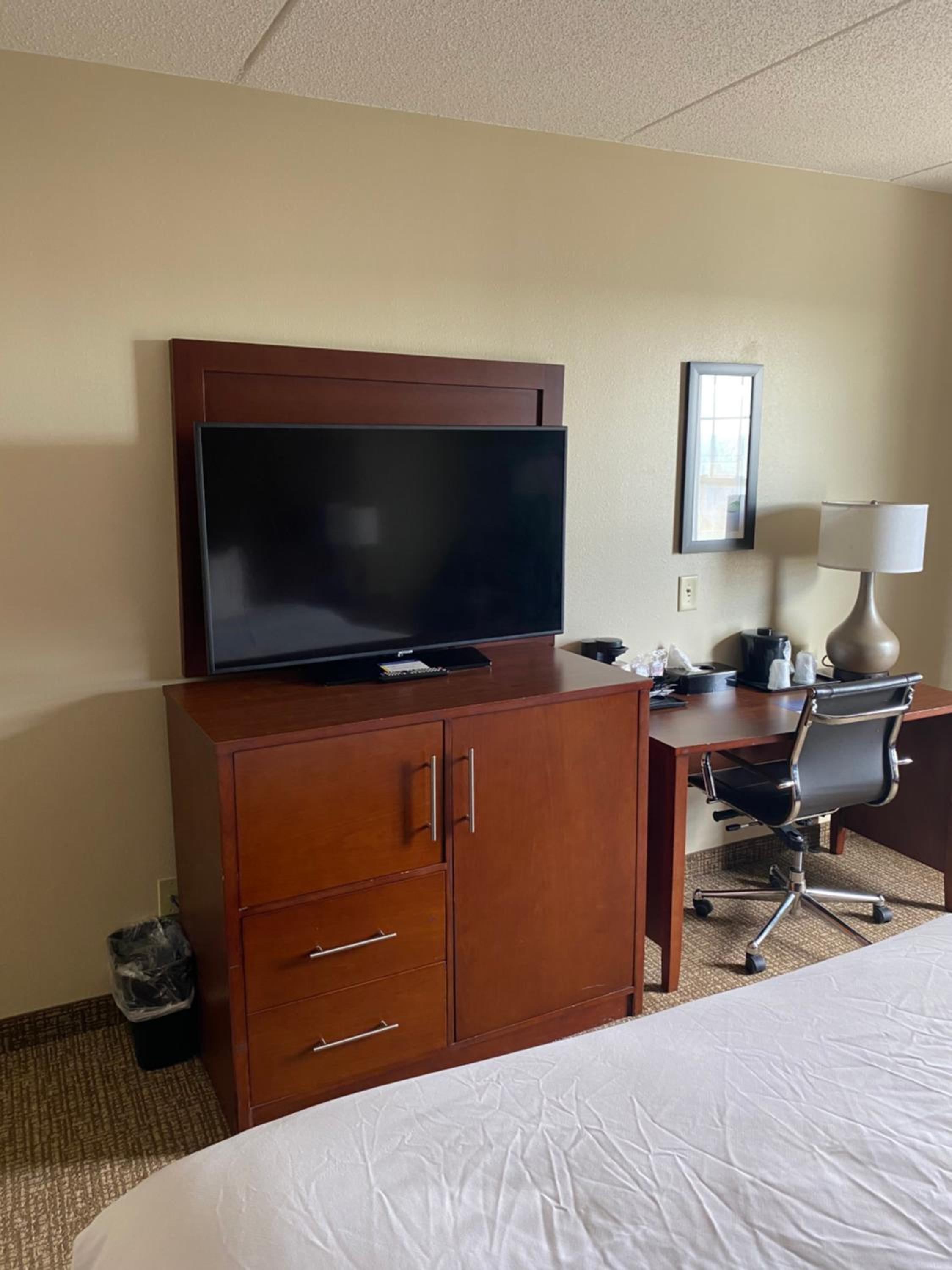 King Room with Accessible Tub - Accessible/Non-Smoking - Photo 2