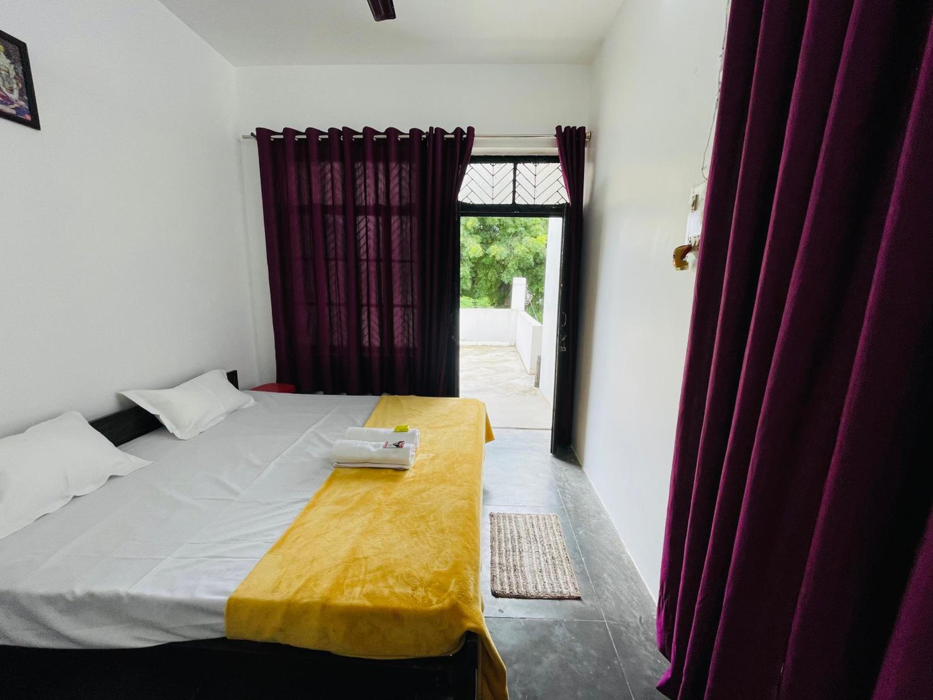 Double Room with Balcony (2 Adults + 1 Child) photo 3