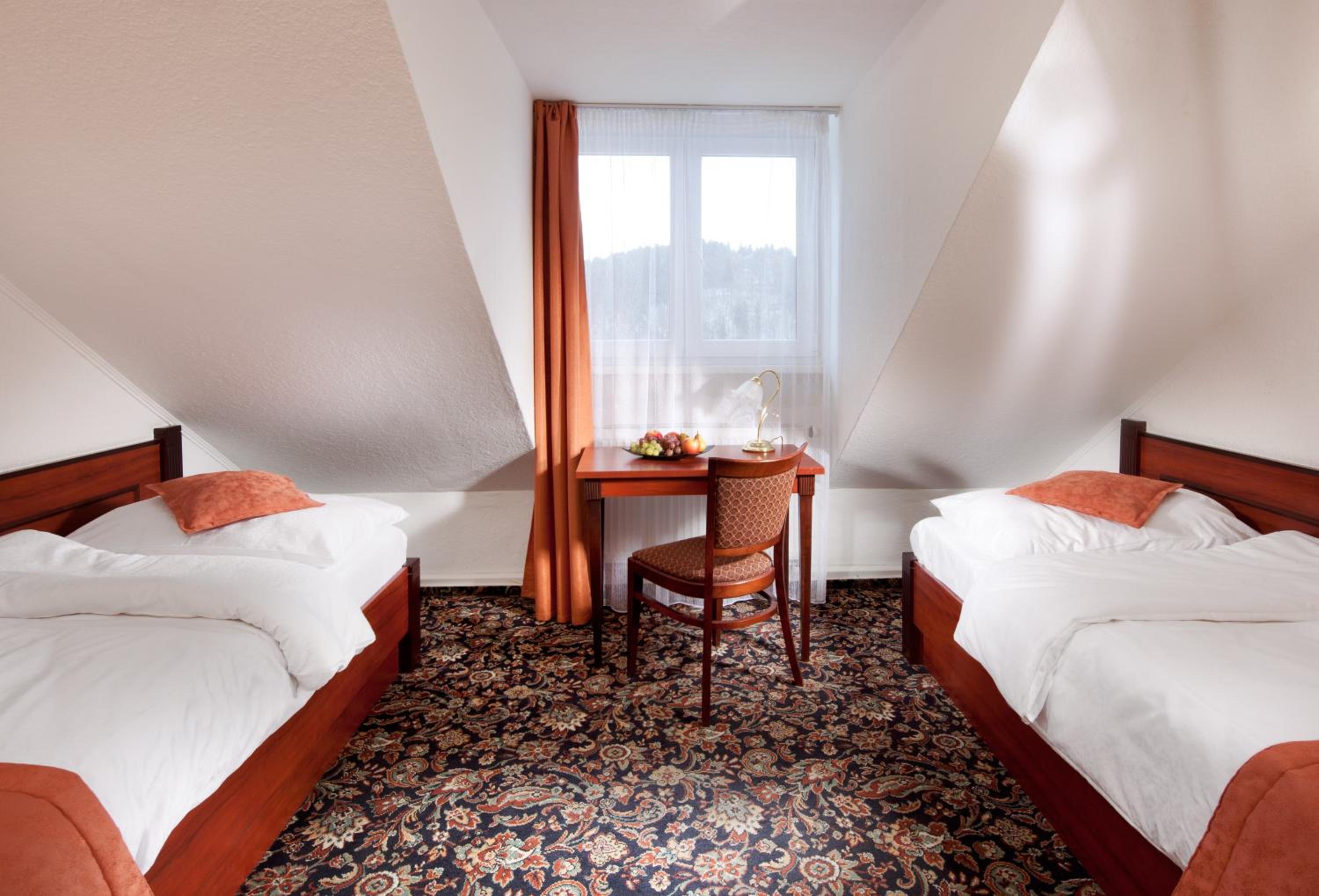 Standard Twin Room - Photo 5