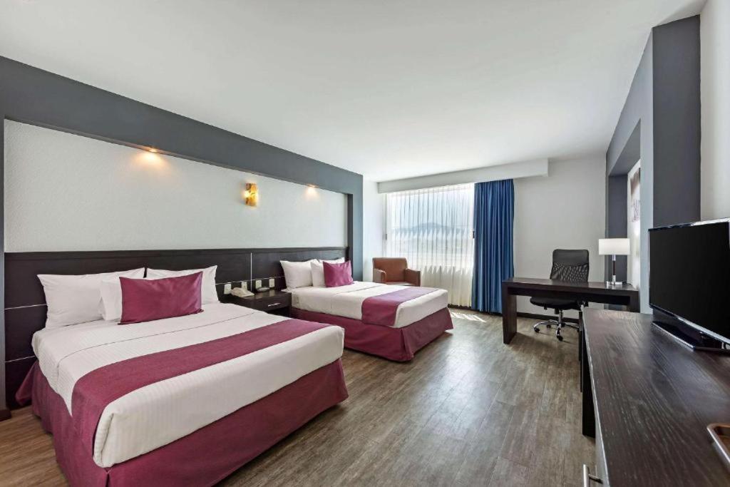 Double Room with Two Double Beds - Accessible/Non-Smoking photo 1