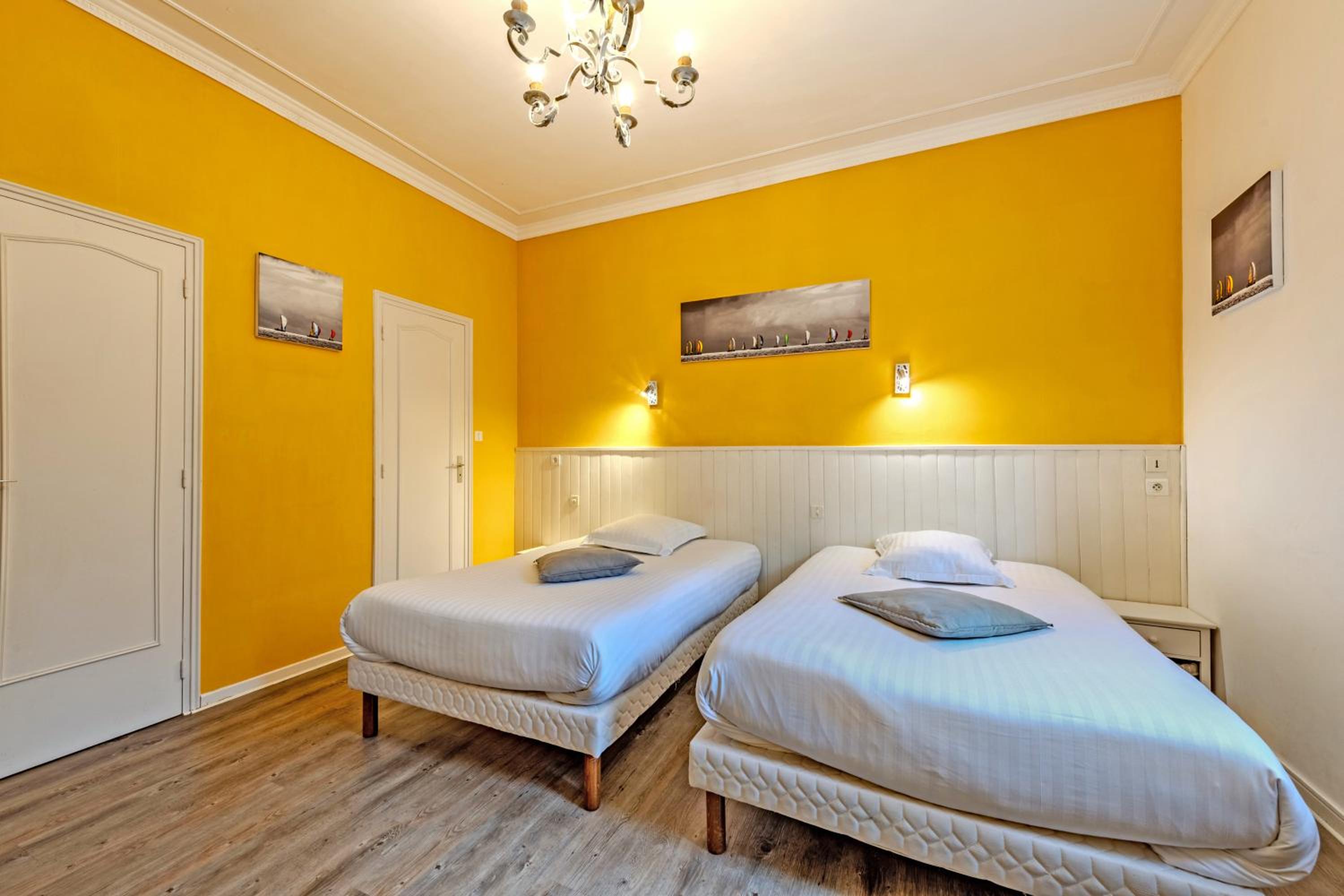 Twin Room - Photo 2