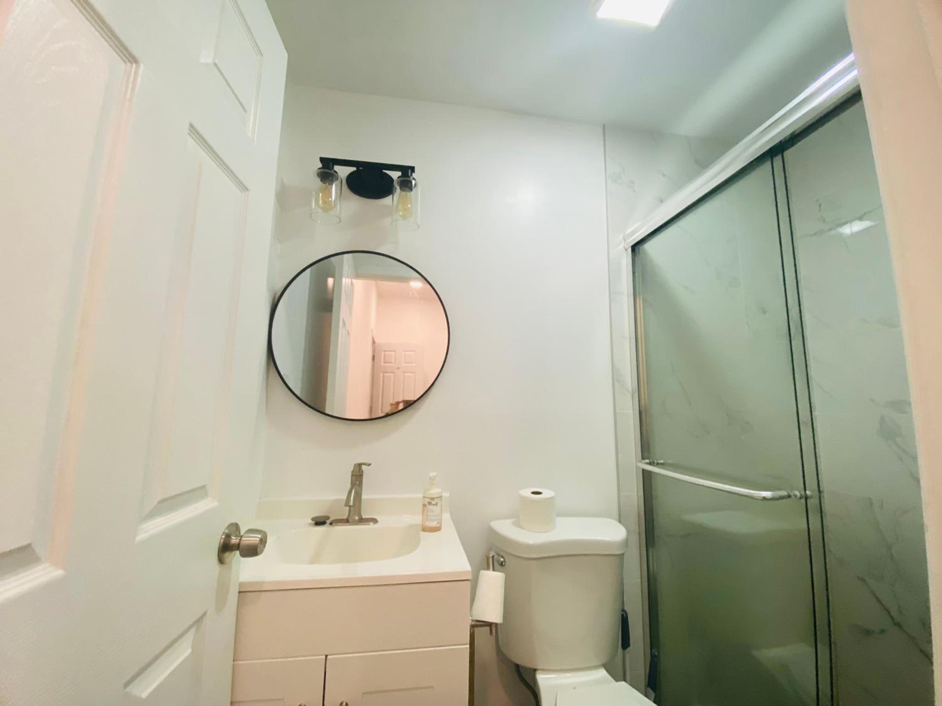 Double Room with Private Bathroom - Photo 9