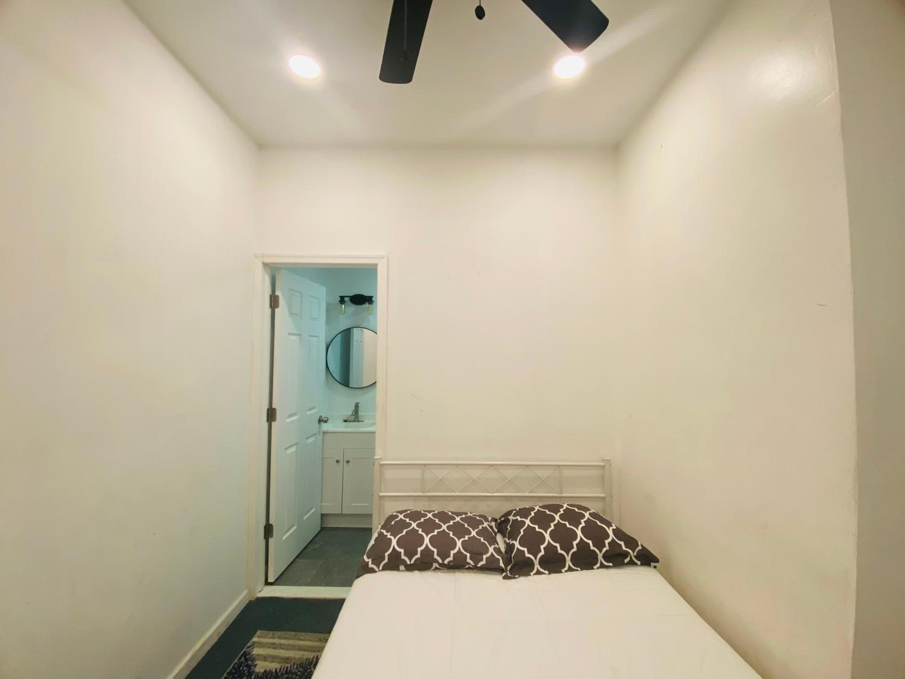 Double Room with Private Bathroom - Photo 5