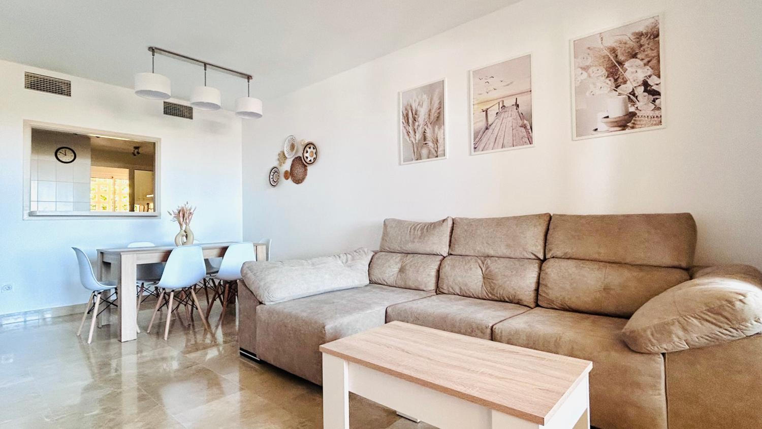 Apartamento de Dos Habitaciones con Vista al Mar