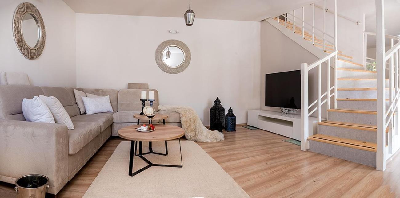 Villa photo 1