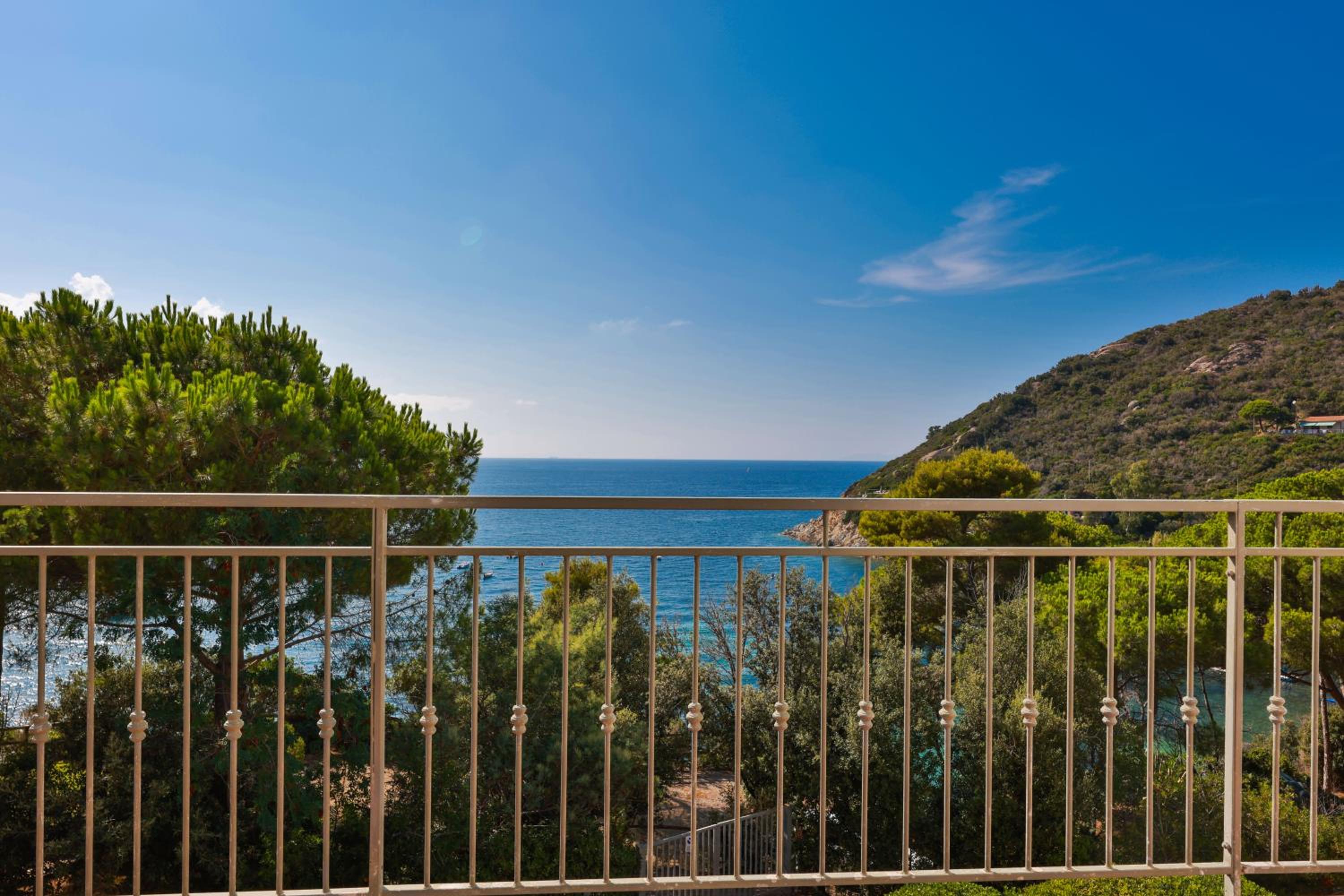 Two-Bedroom Apartment with Sea View photo 3