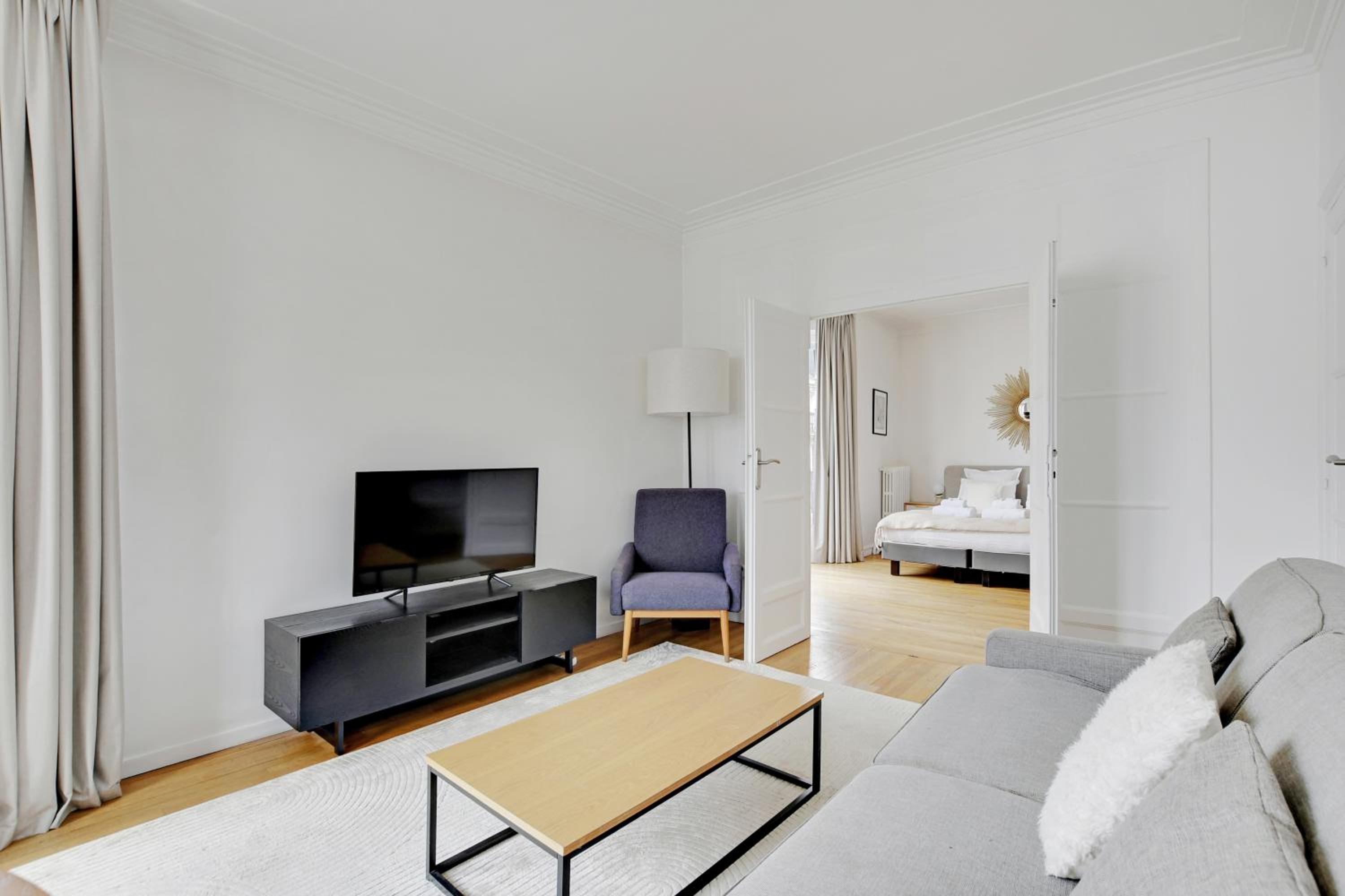 Two-Bedroom Apartment - B photo 2