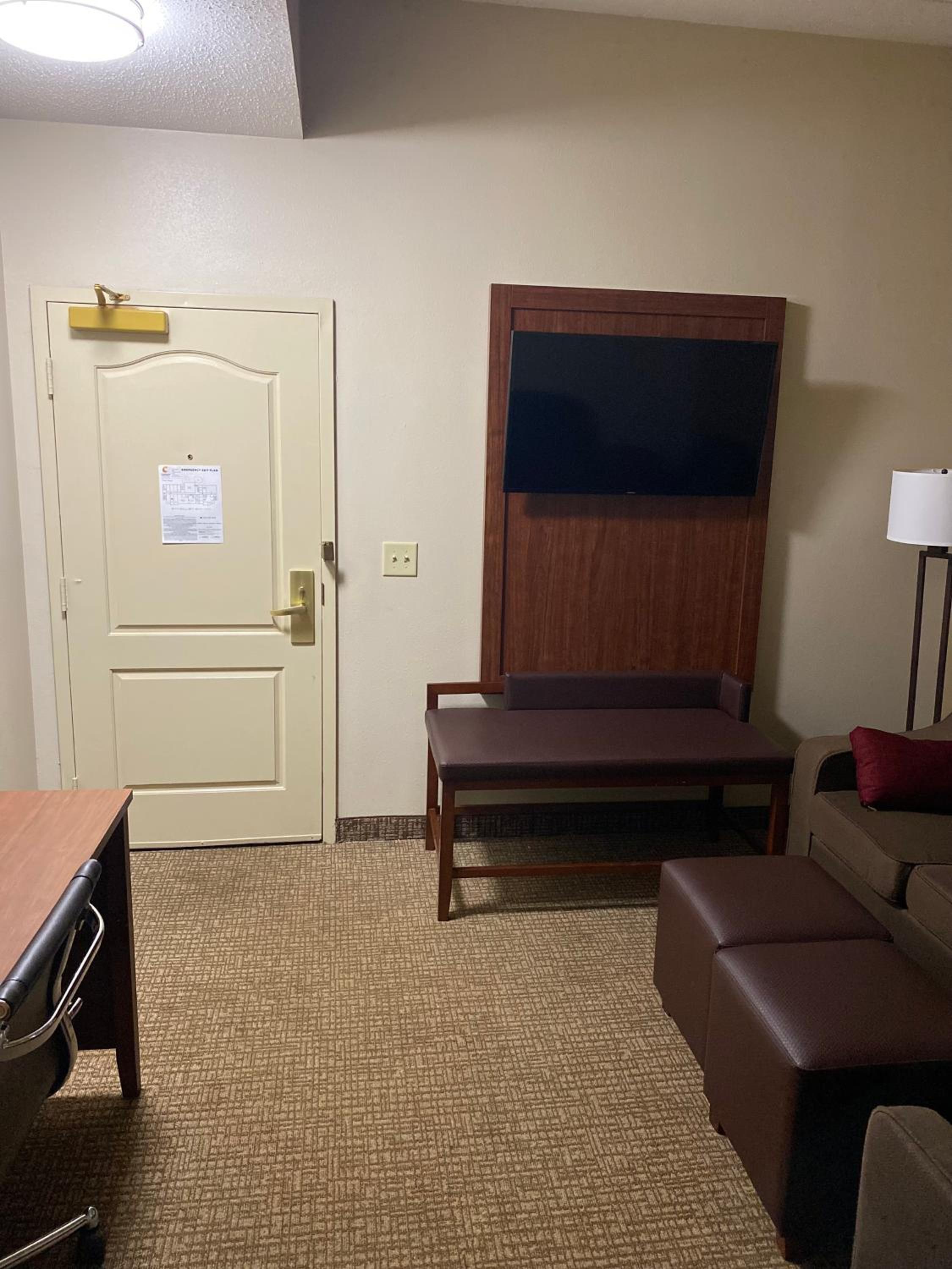 Queen Suite with Sofa Bed - Non-Smoking - Photo 2