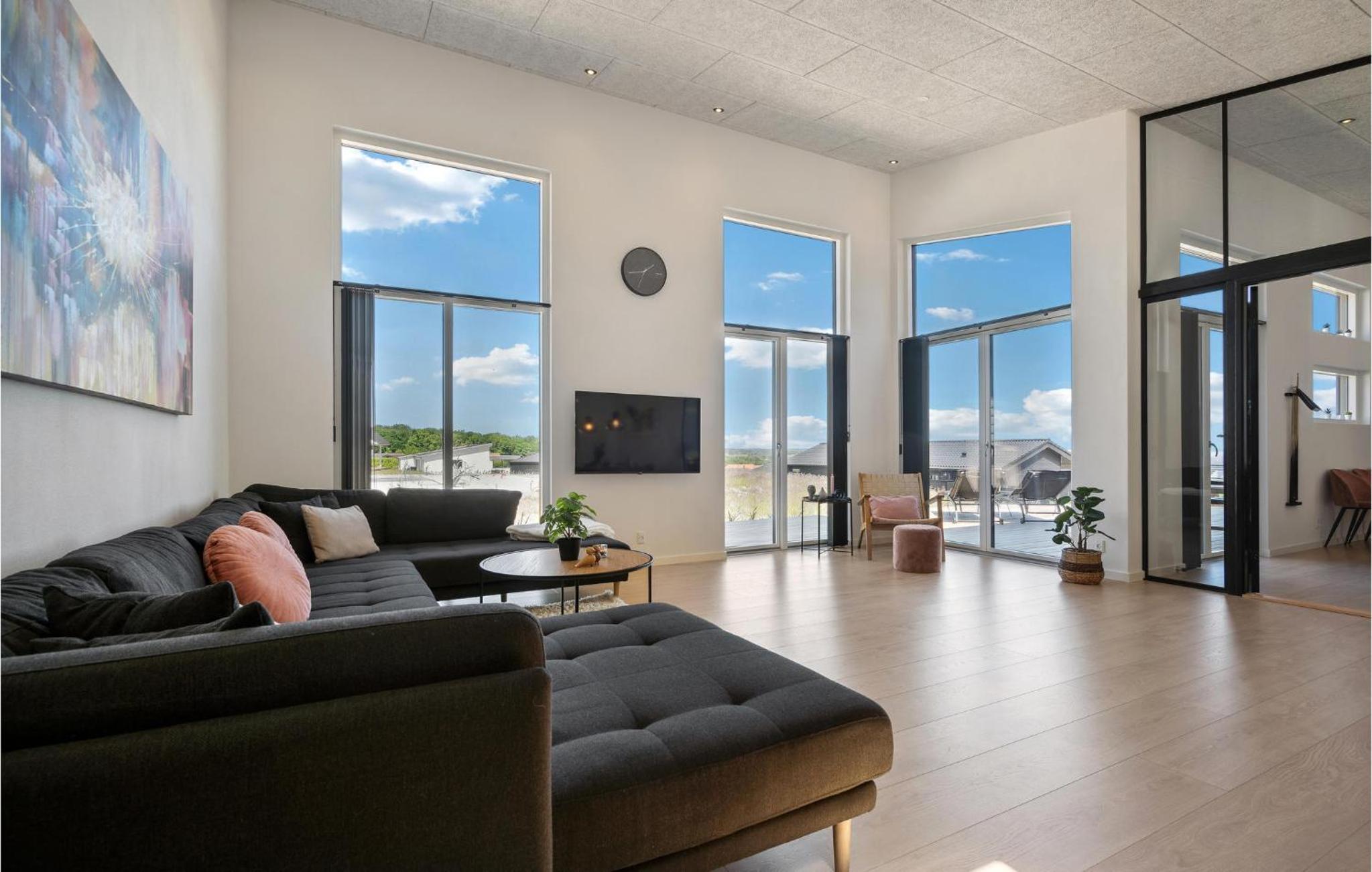 Four-Bedroom Vacation Home photo 1