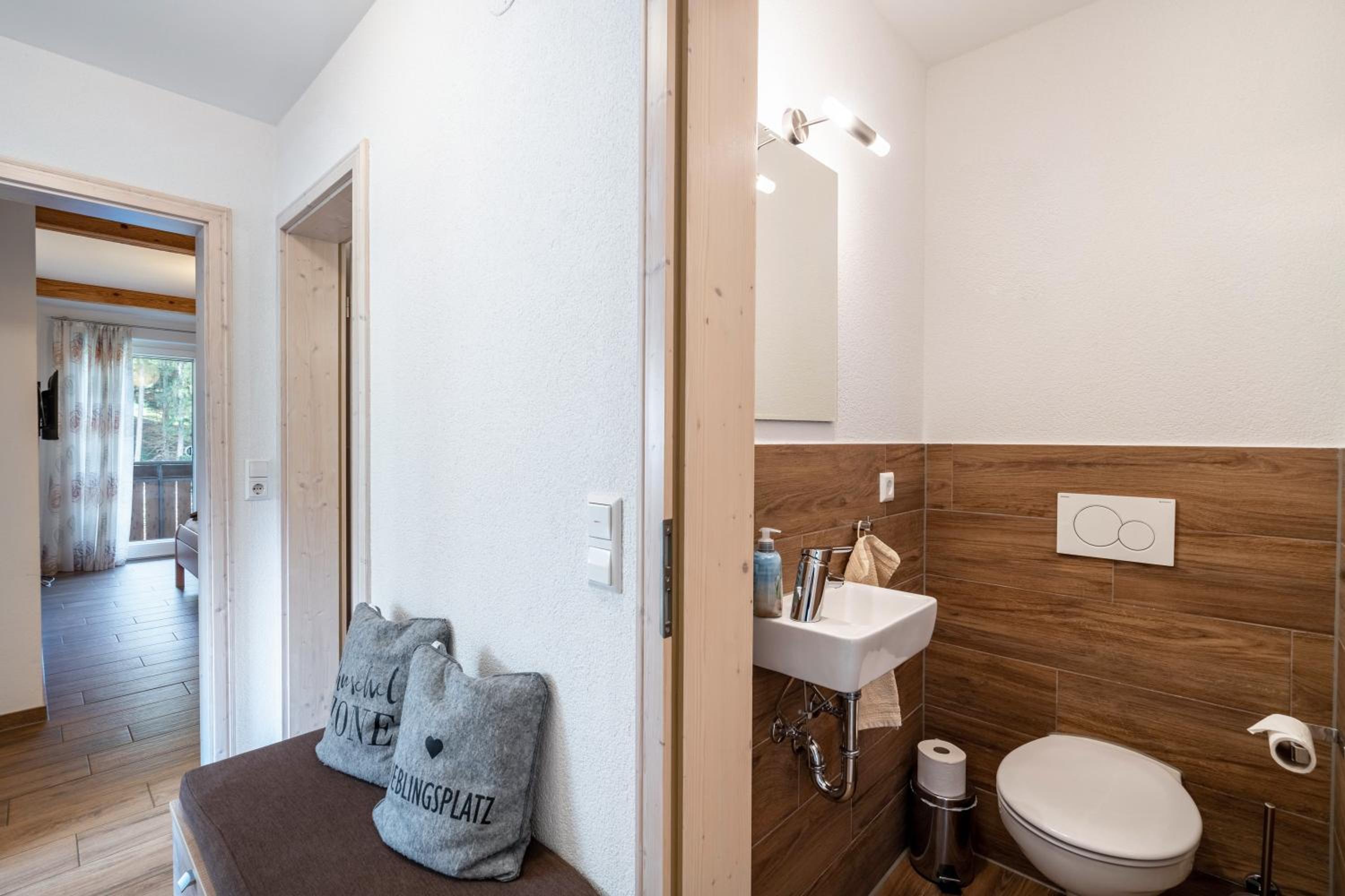 Two-Bedroom Deluxe Apartment with Garden View photo 2