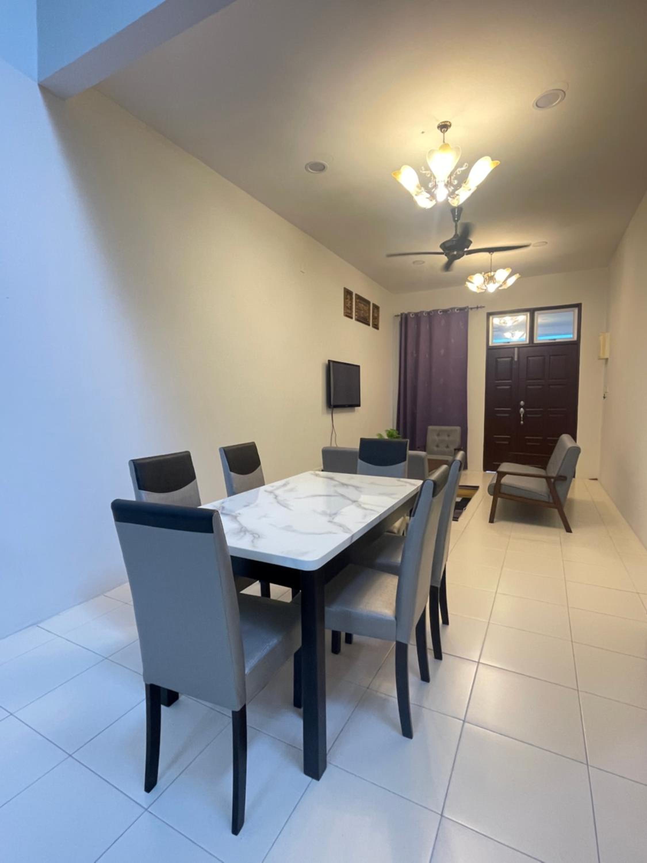 Three-Bedroom House photo 2