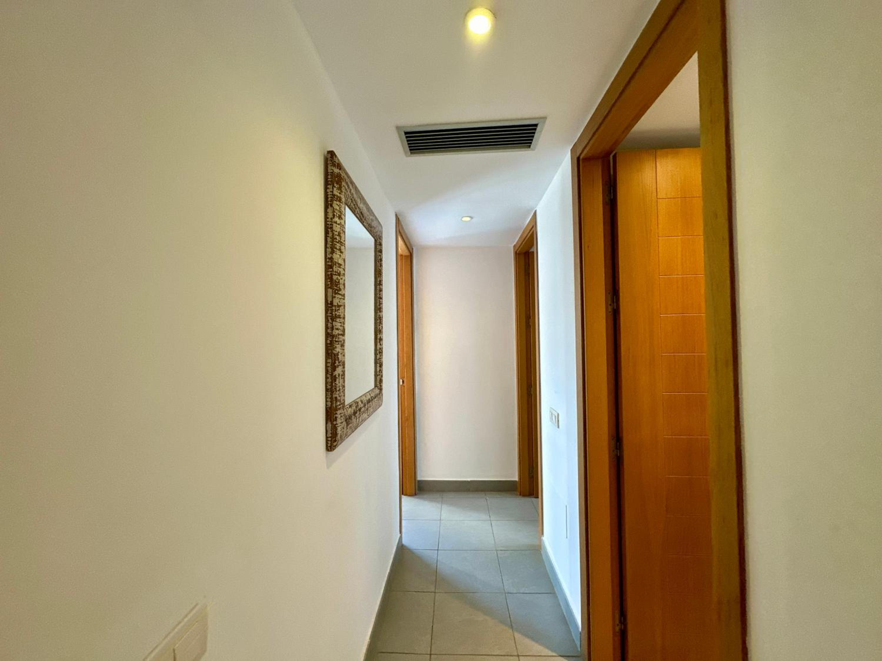 Apartamento de dos habitaciones con terraza y vista al mar