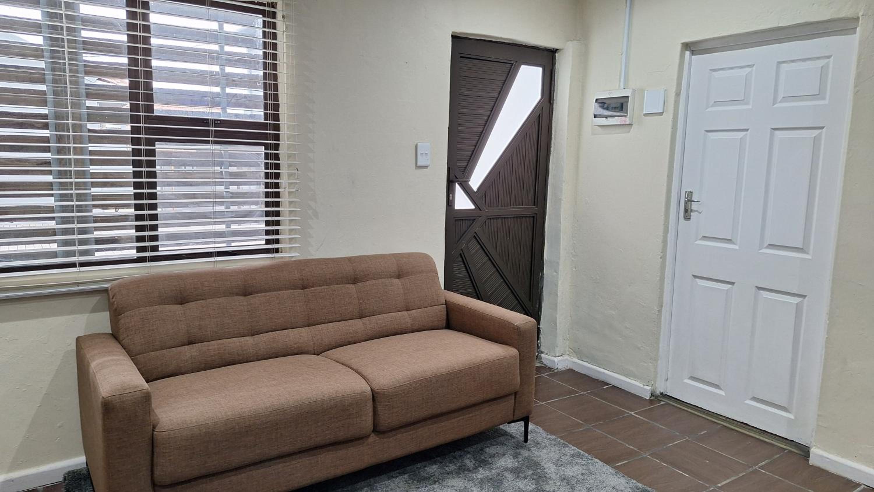 Twin Room with Private Bathroom photo 1
