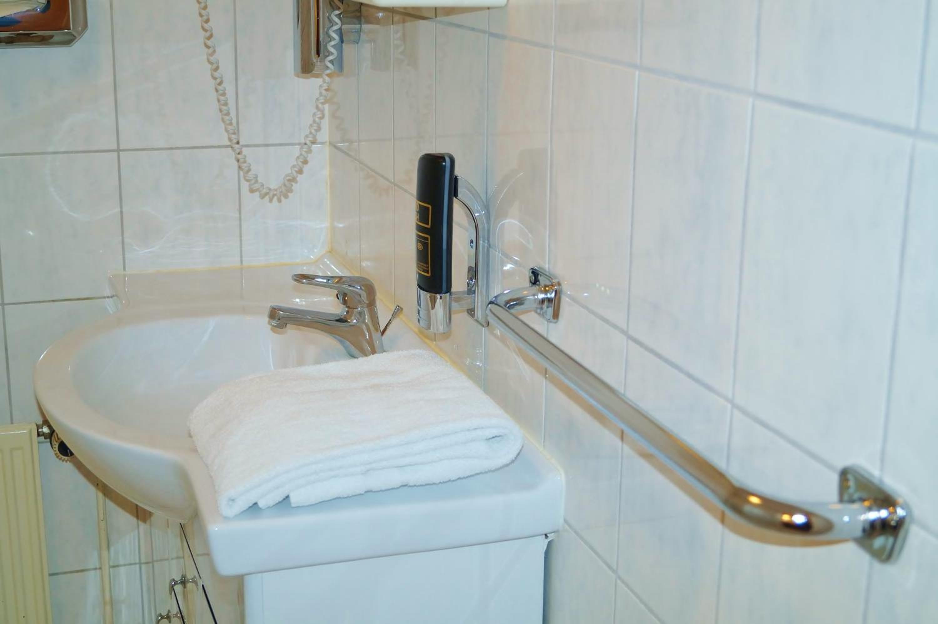 Double Room - Photo 5