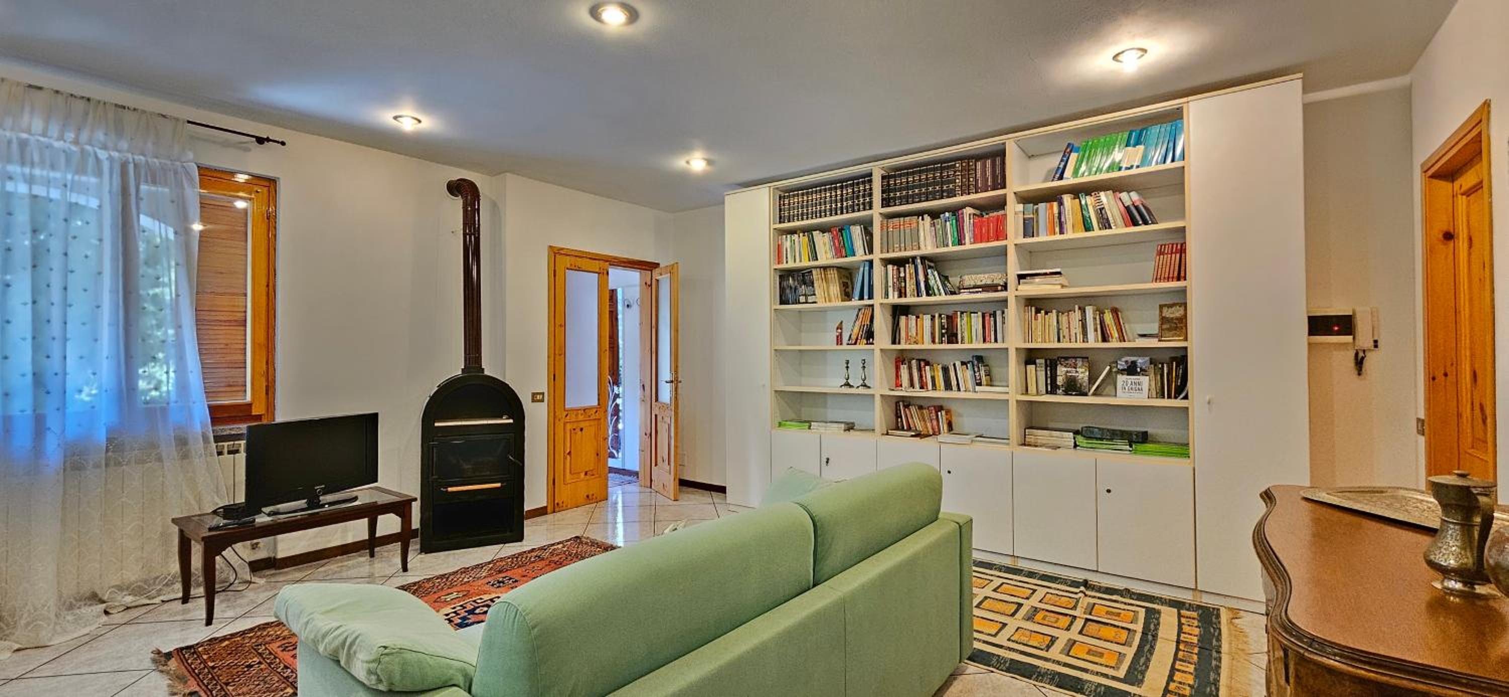 One-Bedroom Apartment photo 3