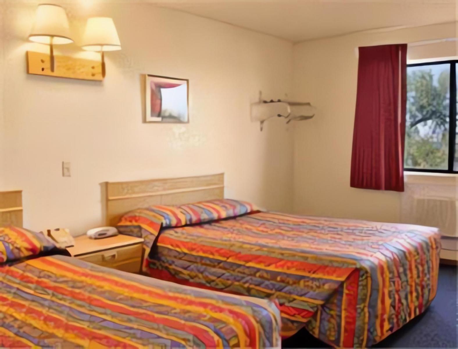 Double Room with Two Double Beds - Non-Smoking - Photo 3