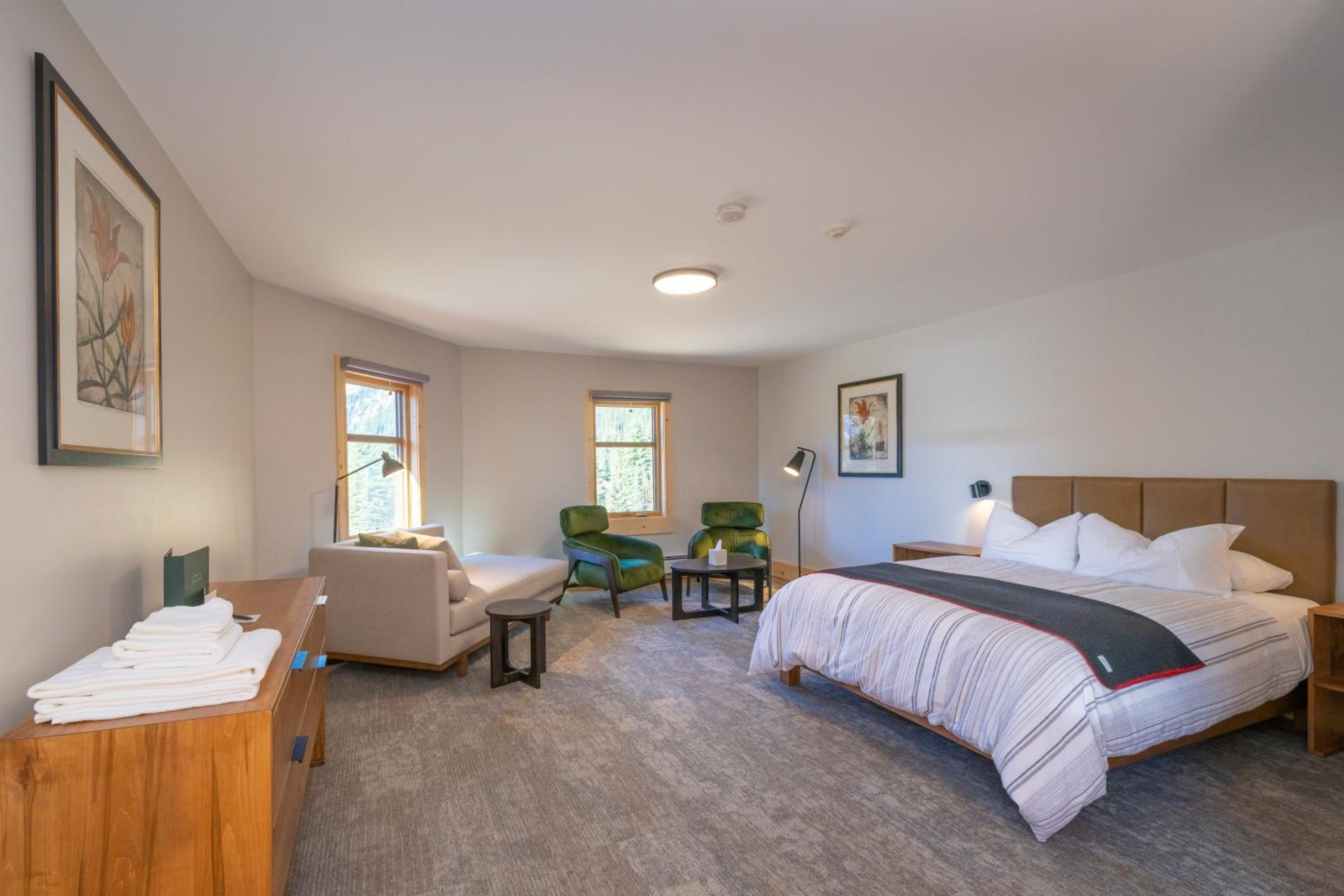 Deluxe Room (2 Adults + 1 Child)