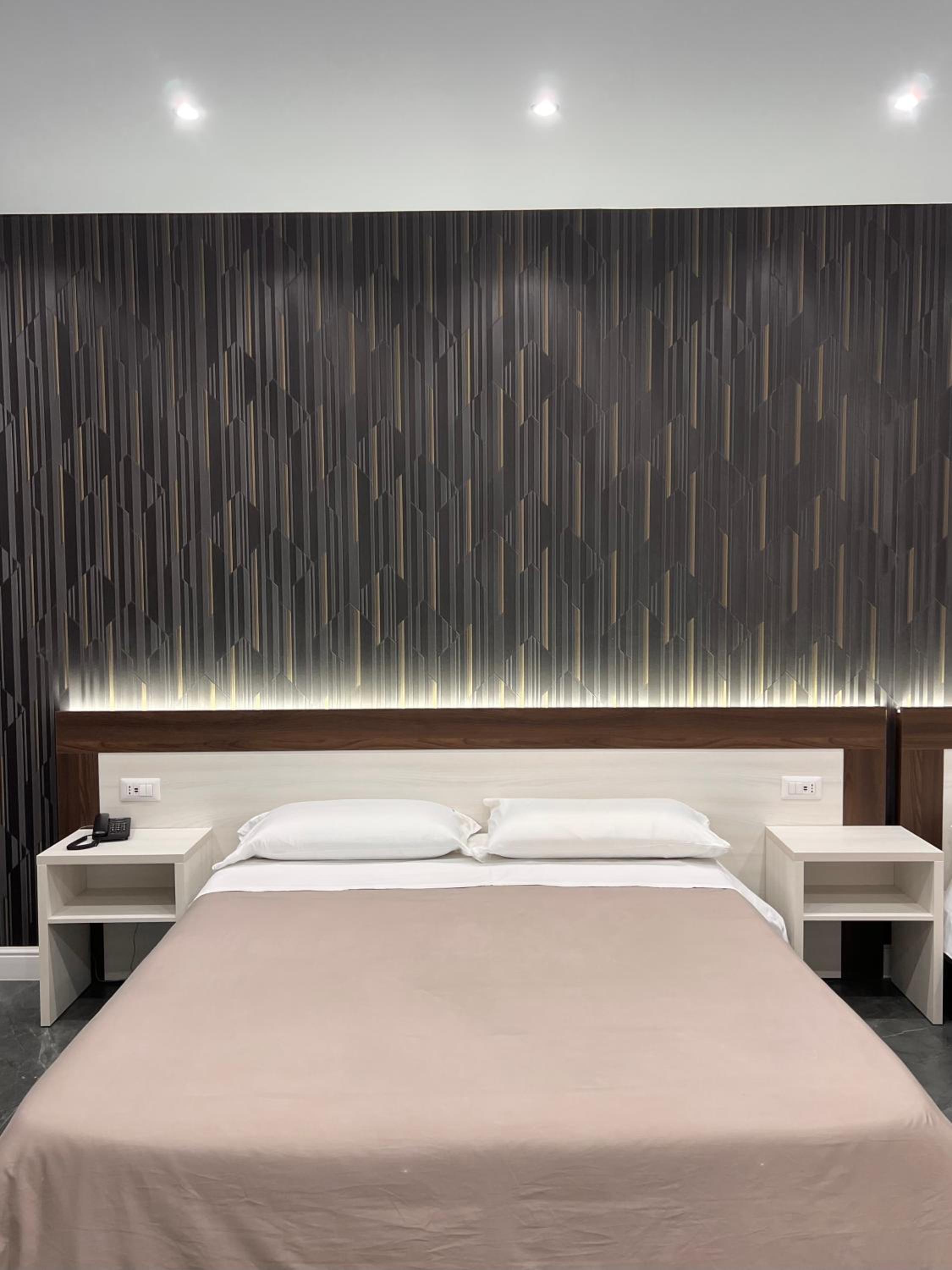 Quadruple Room - Photo 7