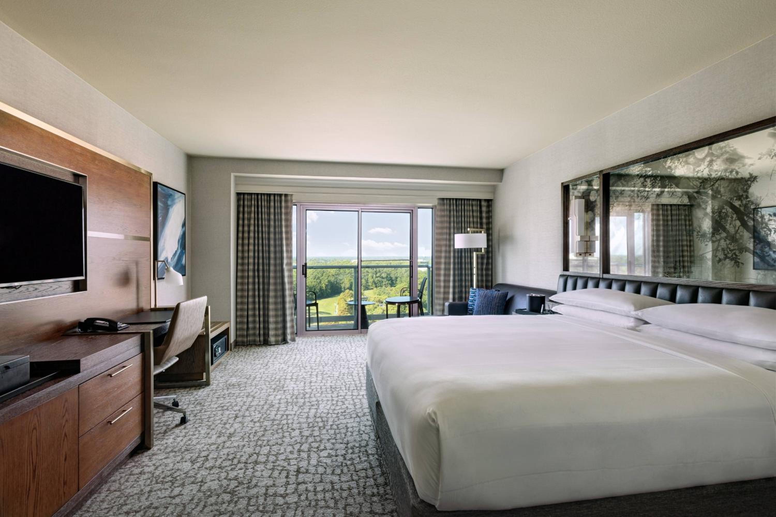 Guest Room with King Bed and Water View - Photo 5