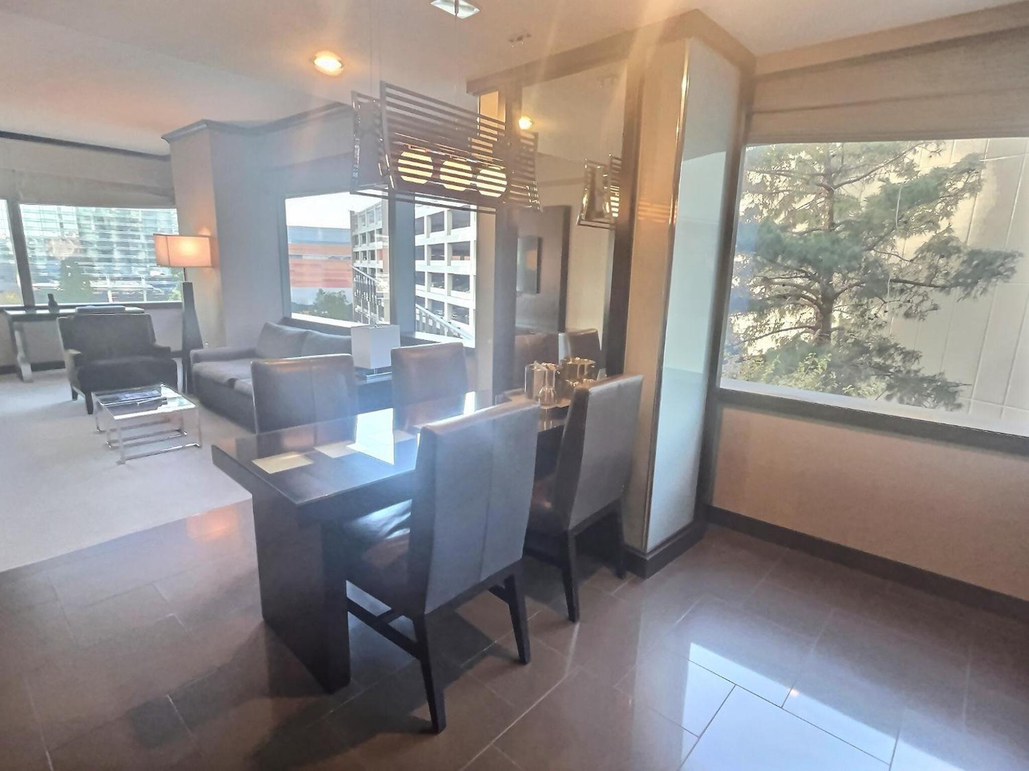 Lower Executive Corner Suite
