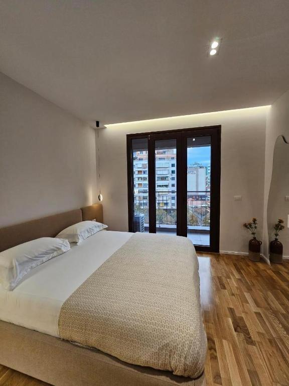 One-Bedroom Apartment with Balcony