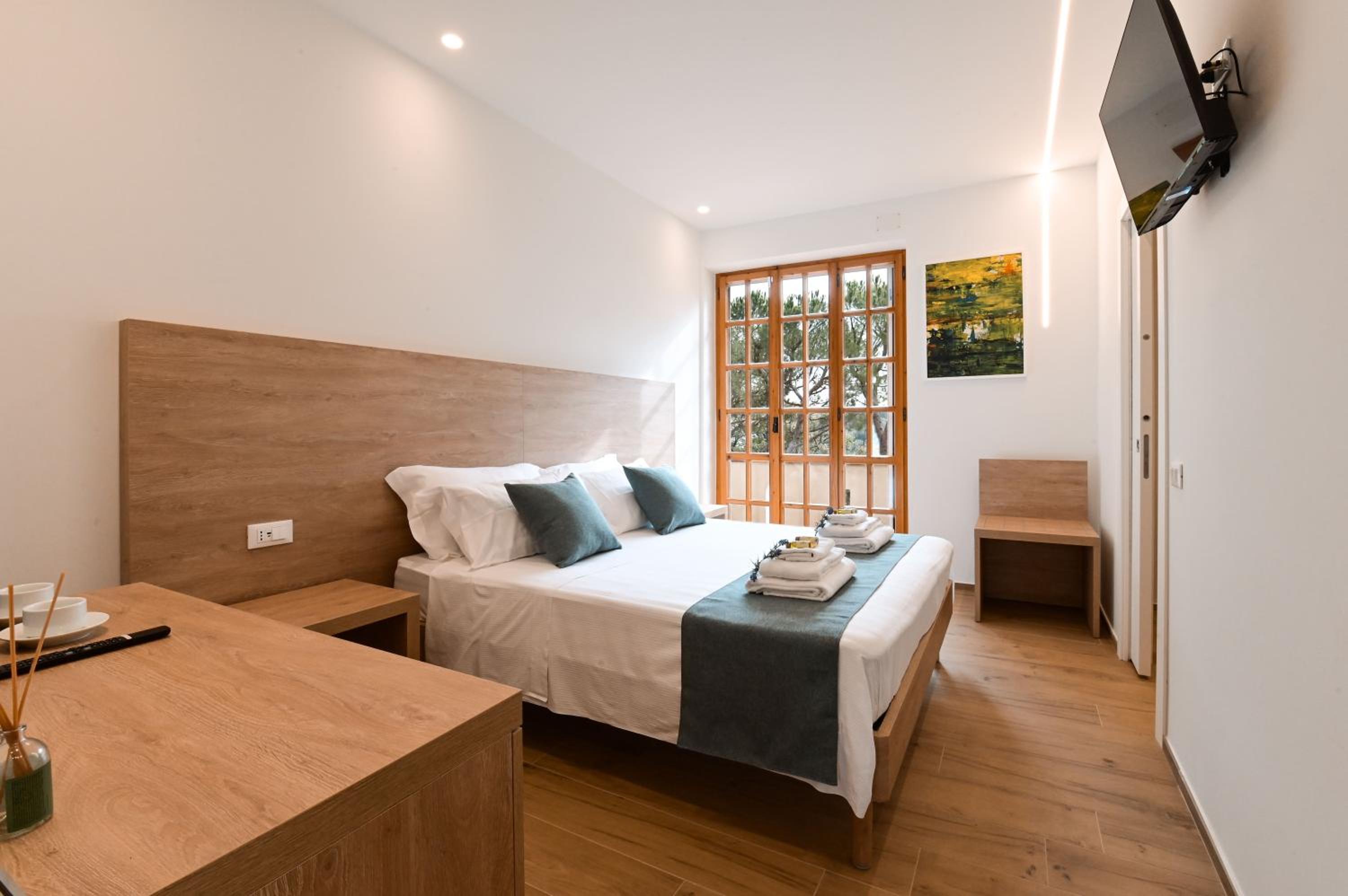 Double Room with Balcony and Sea View