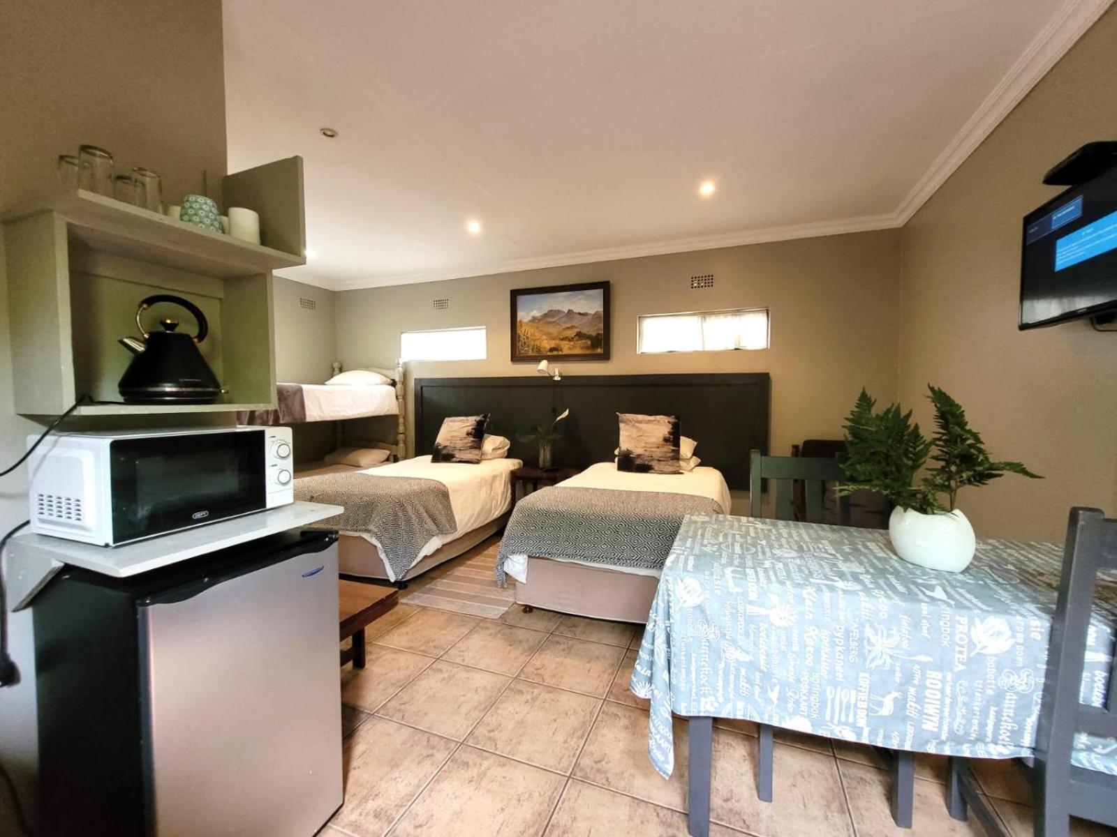 Deluxe Family Suite - Photo 3