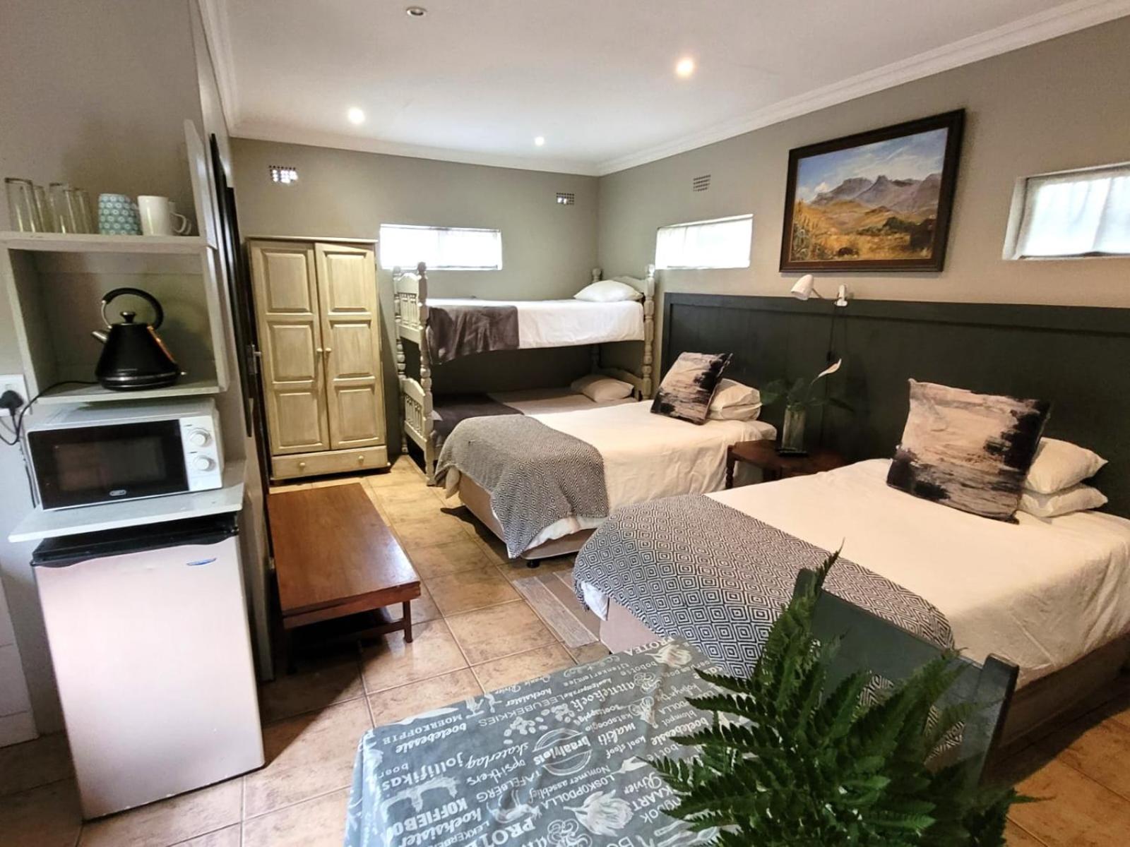 Deluxe Family Suite - Photo 4