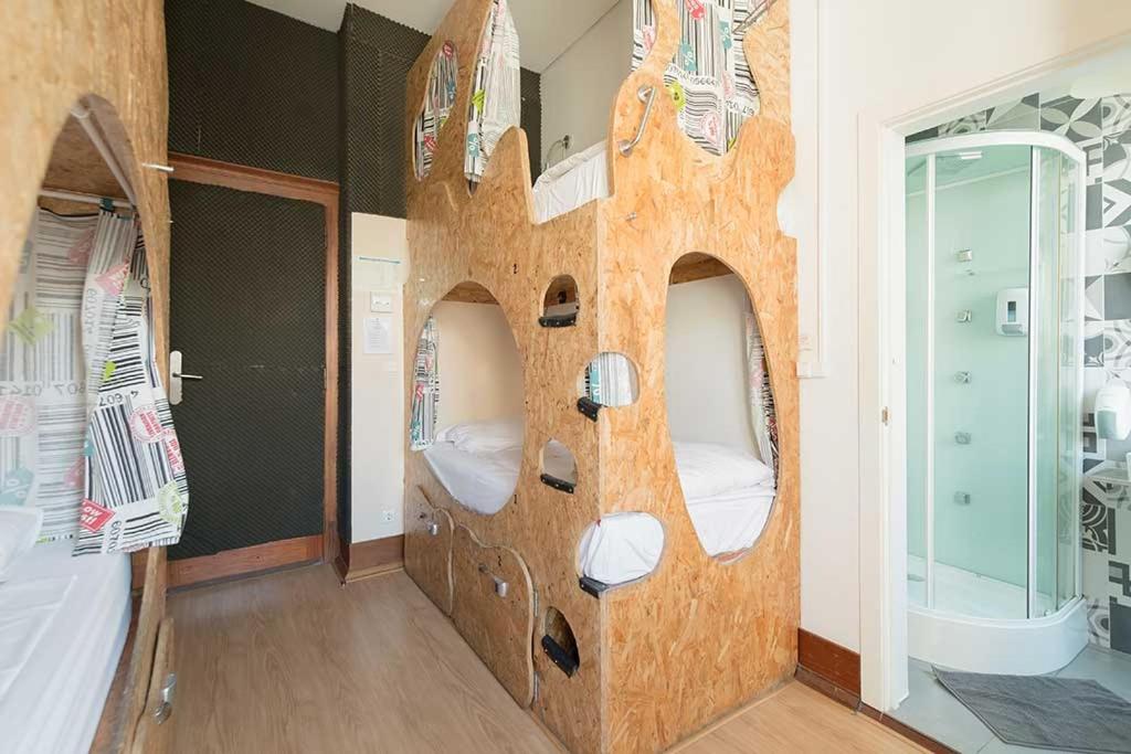Bed in 4-Bed Dormitory Room with En Suite Bathroom photo 2