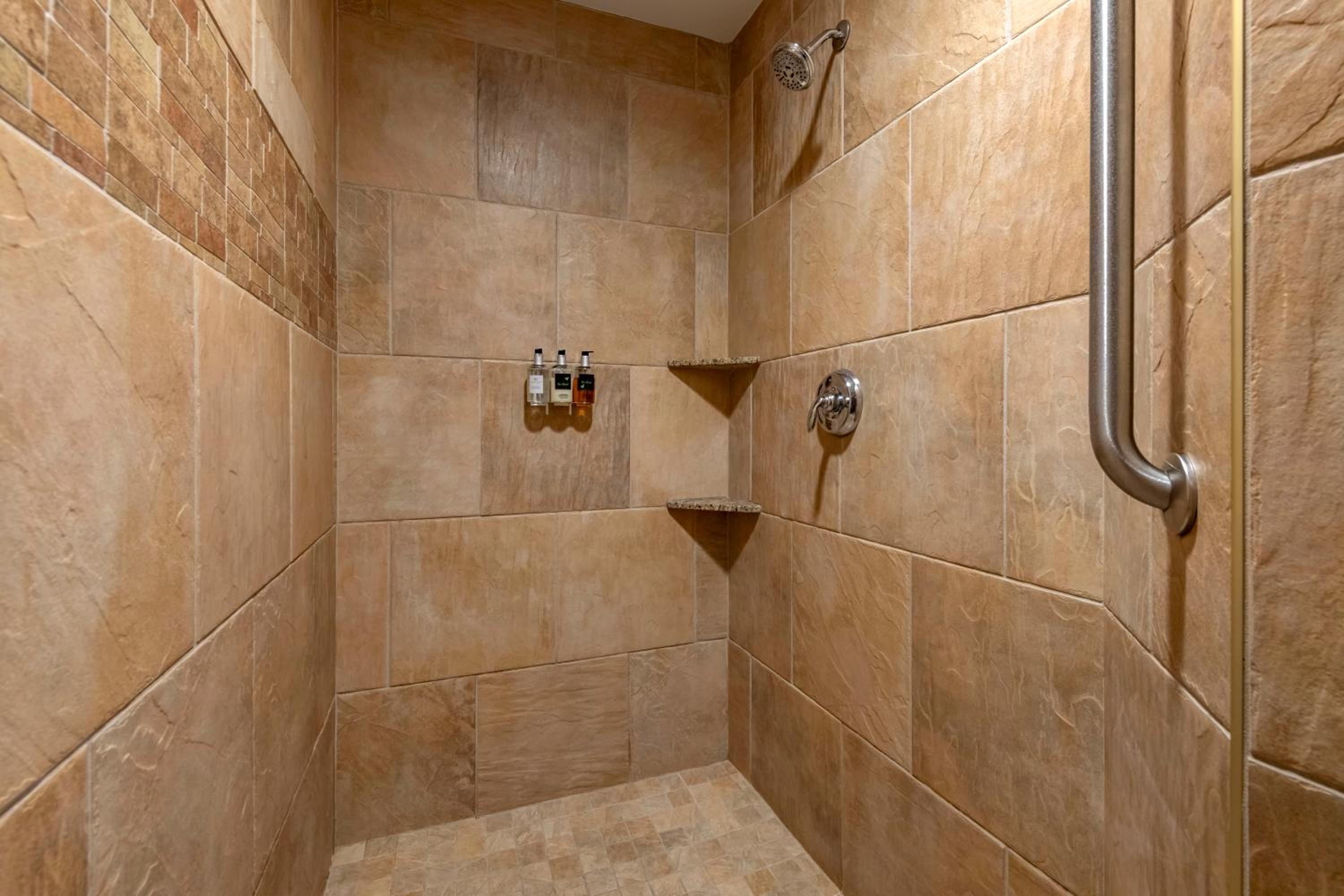 Superior King Suite with Bridge View - Non-Smoking - Photo 6