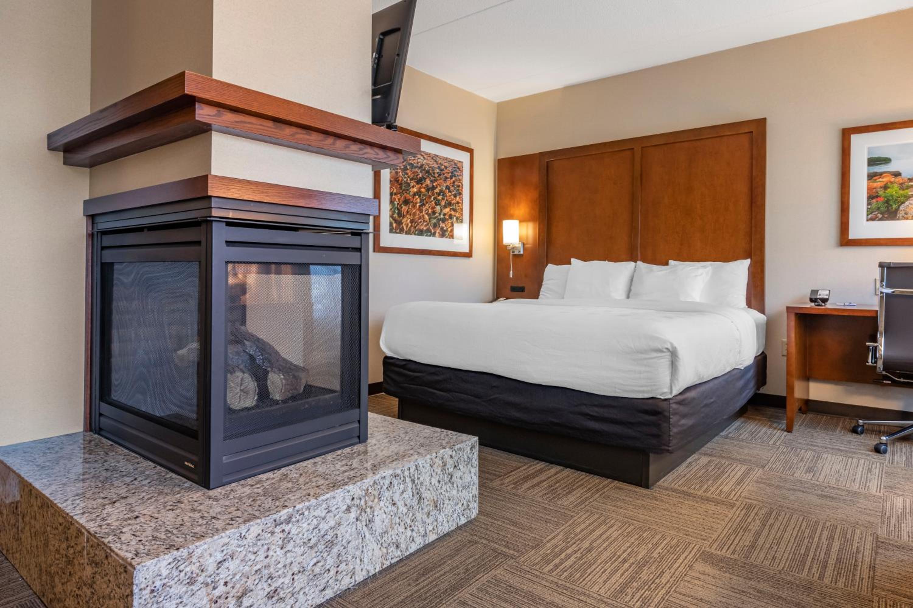 Superior King Suite with Bridge View - Non-Smoking - Photo 1