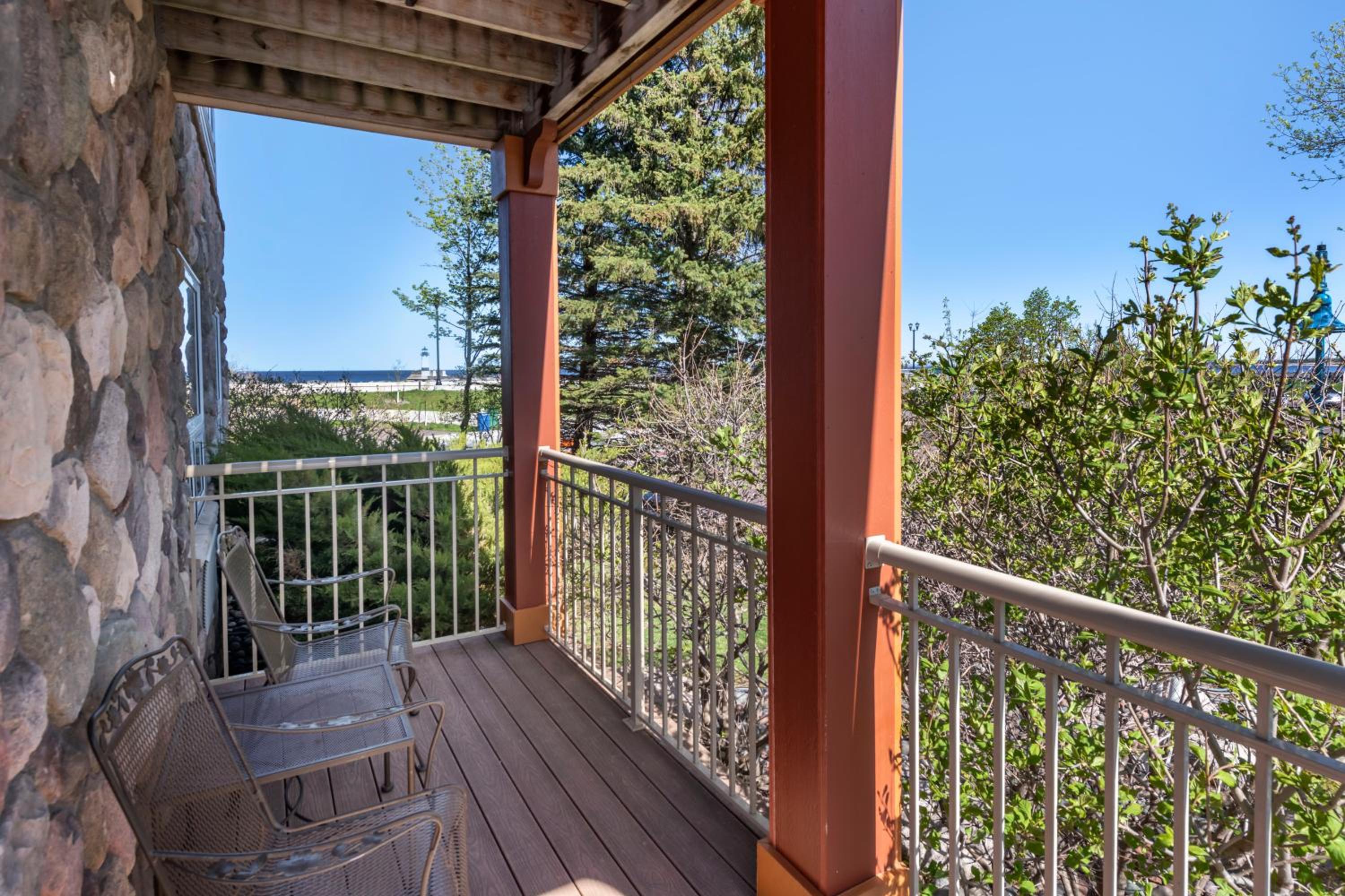 Superior King Suite with Bridge View - Non-Smoking - Photo 5