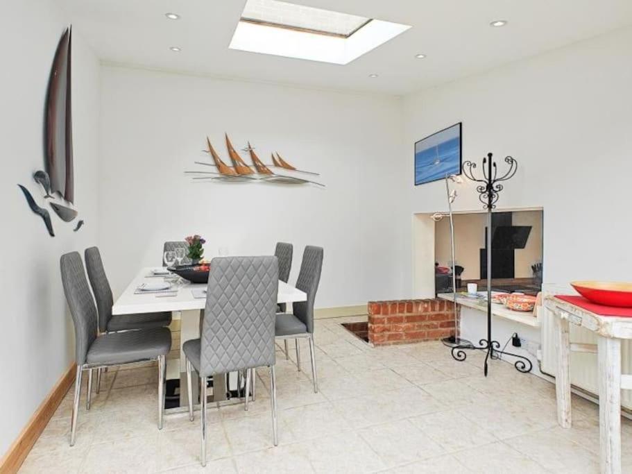 Four-Bedroom House photo 2
