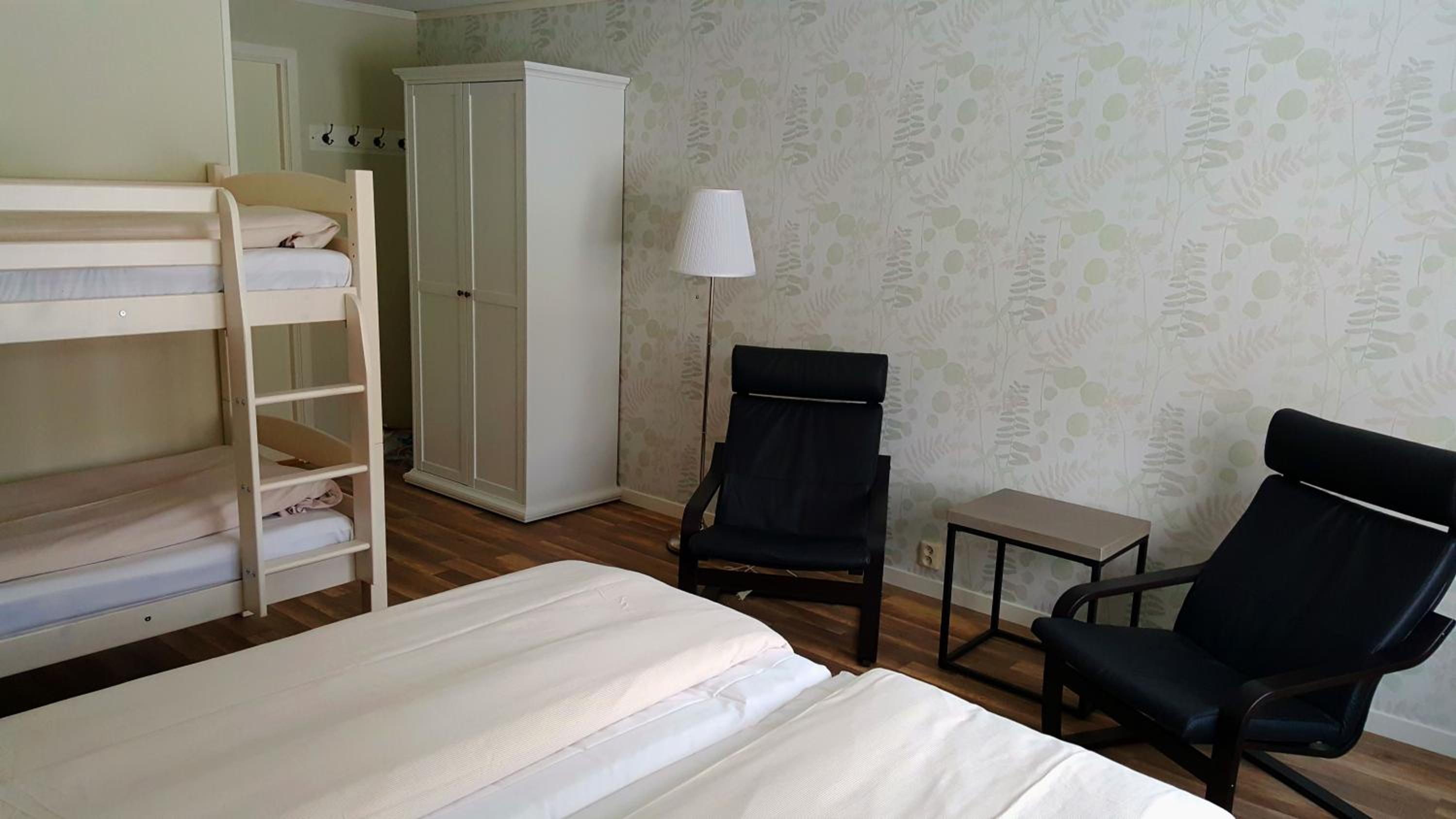 Family Room (2 Adults + 2 Children)