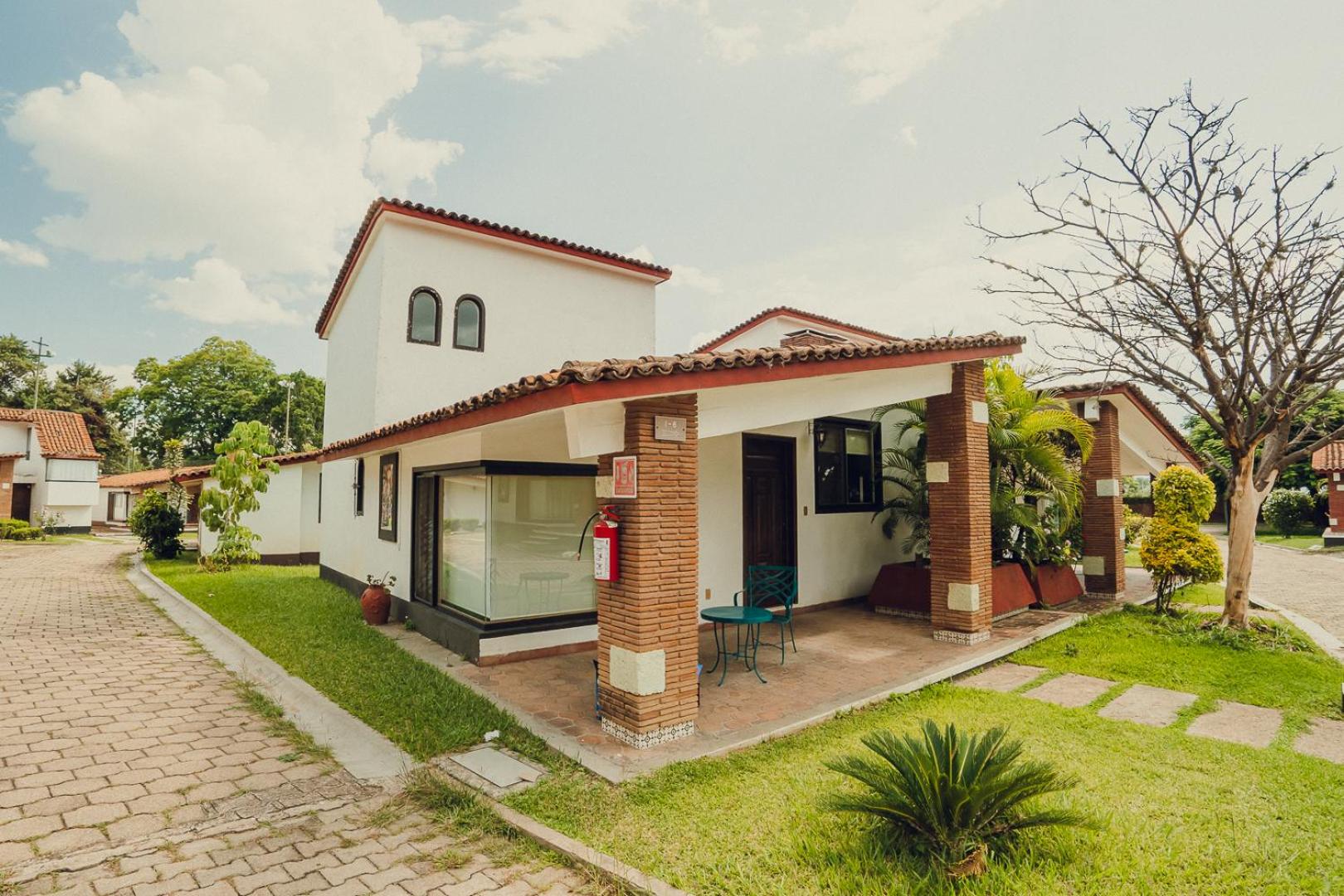 One-Bedroom Villa - Photo 2
