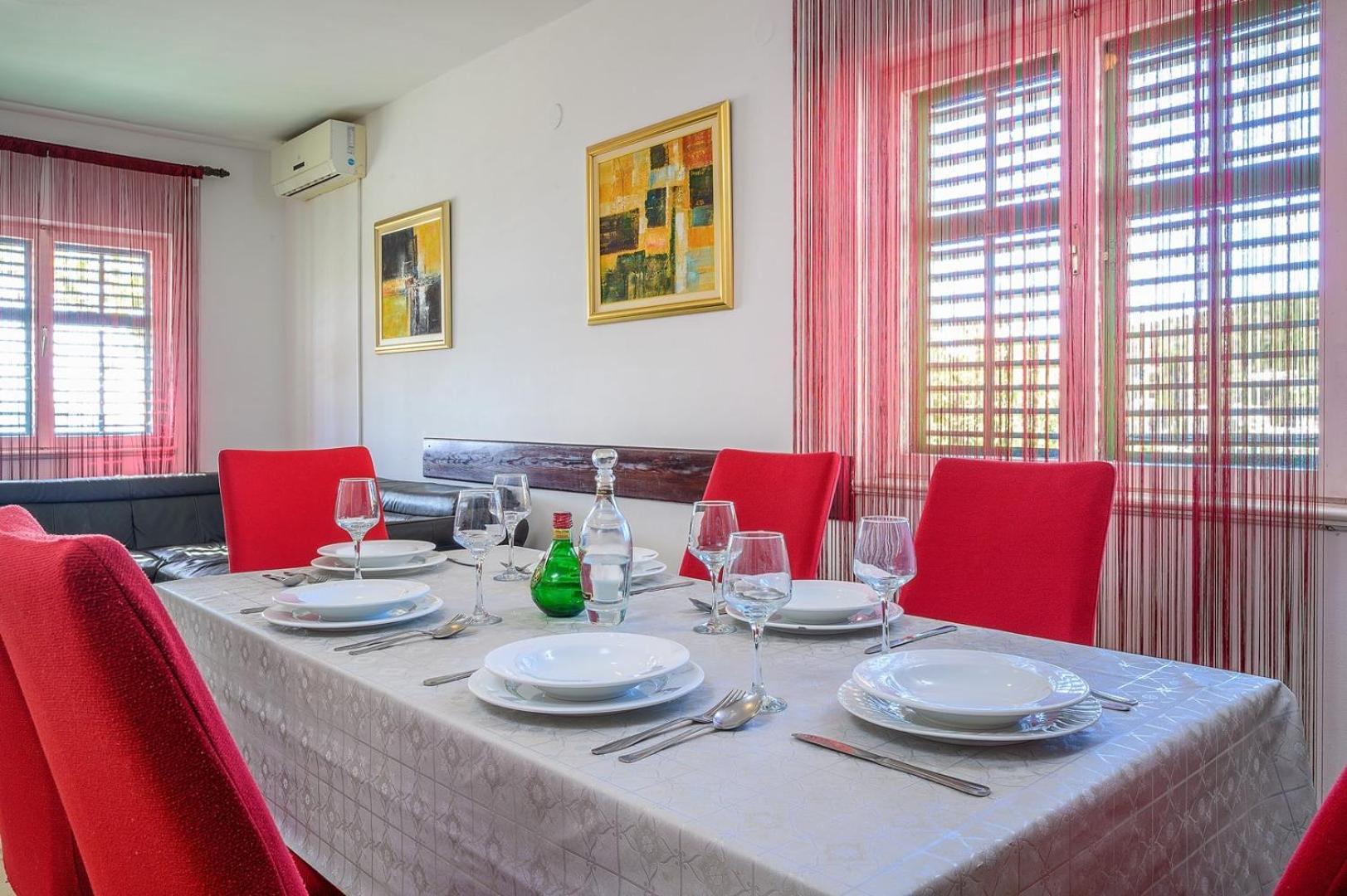 Villa photo 3