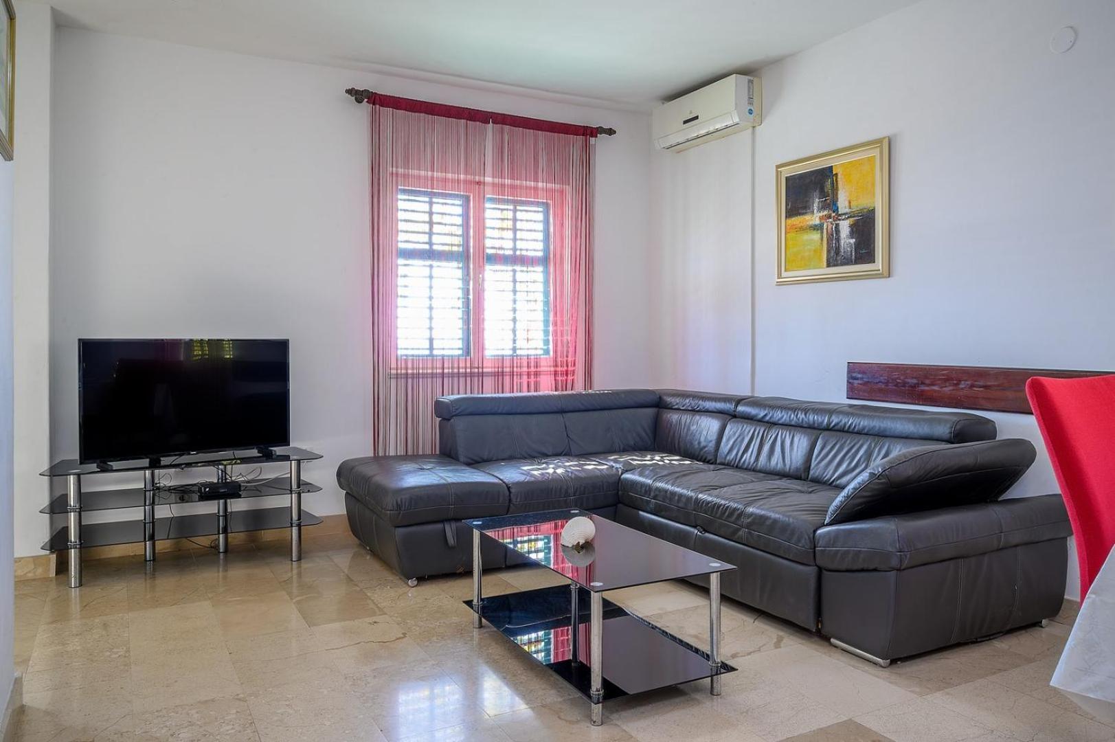Villa photo 1