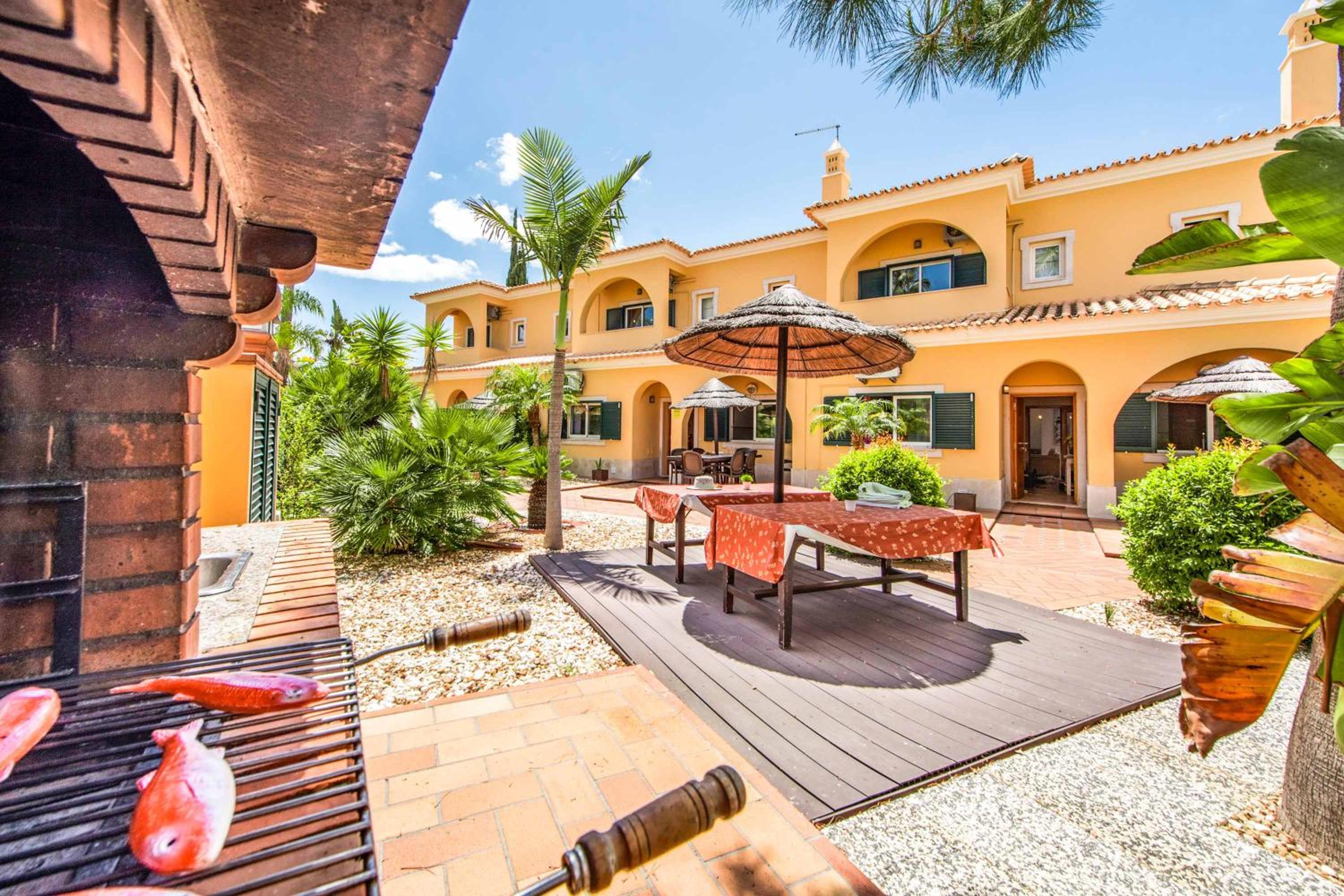 Villa photo 3