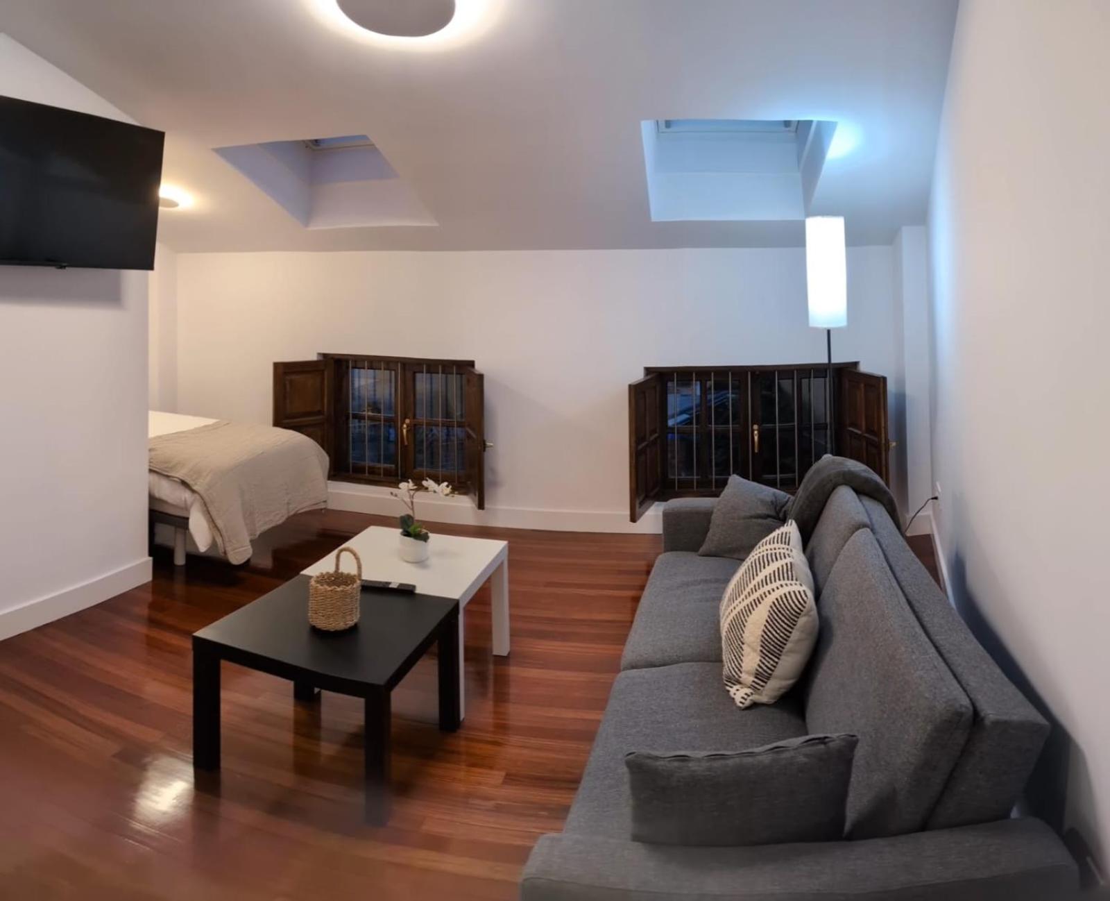 One-Bedroom Apartment photo 2