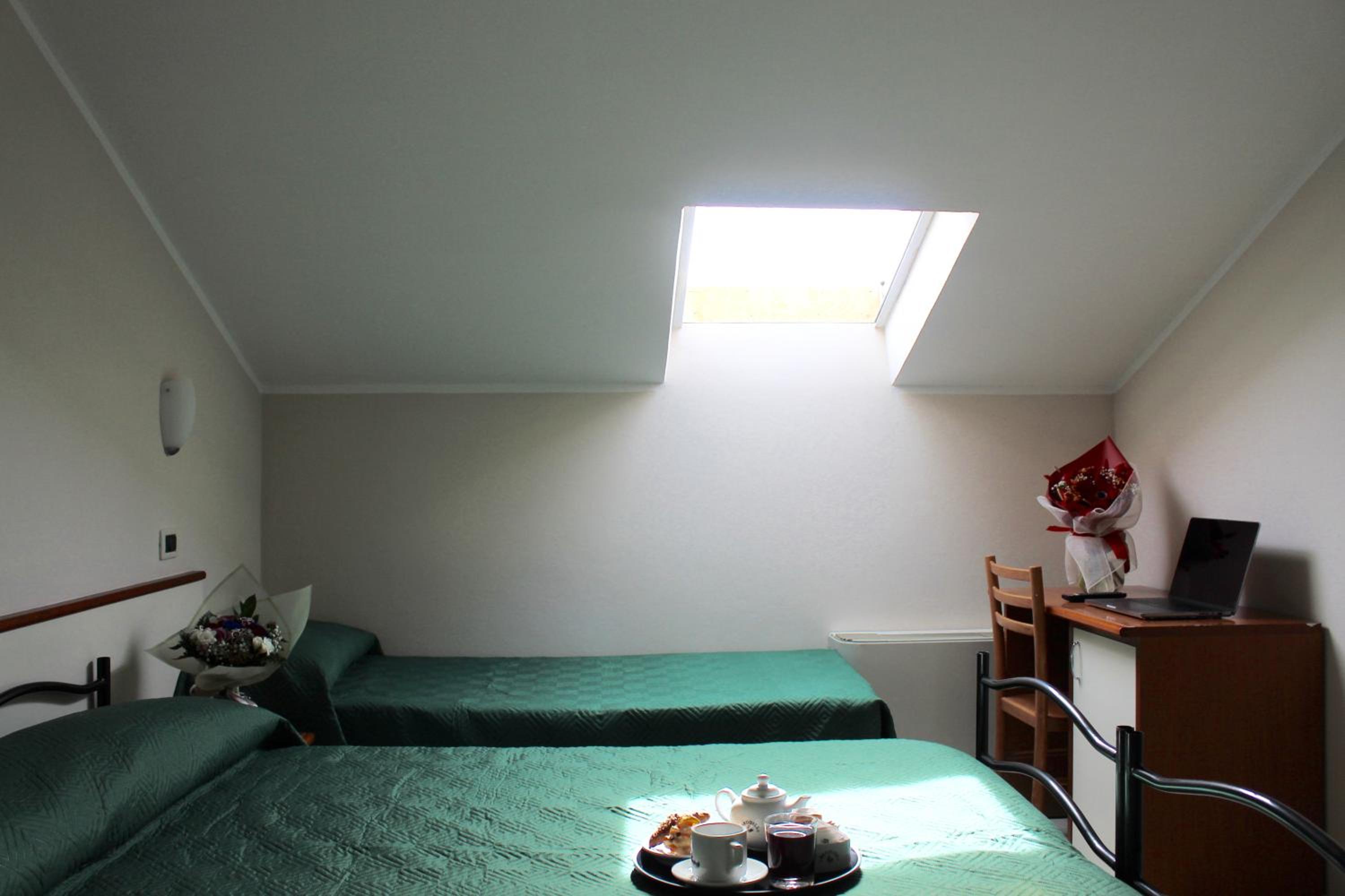 Economy Triple Room photo 1