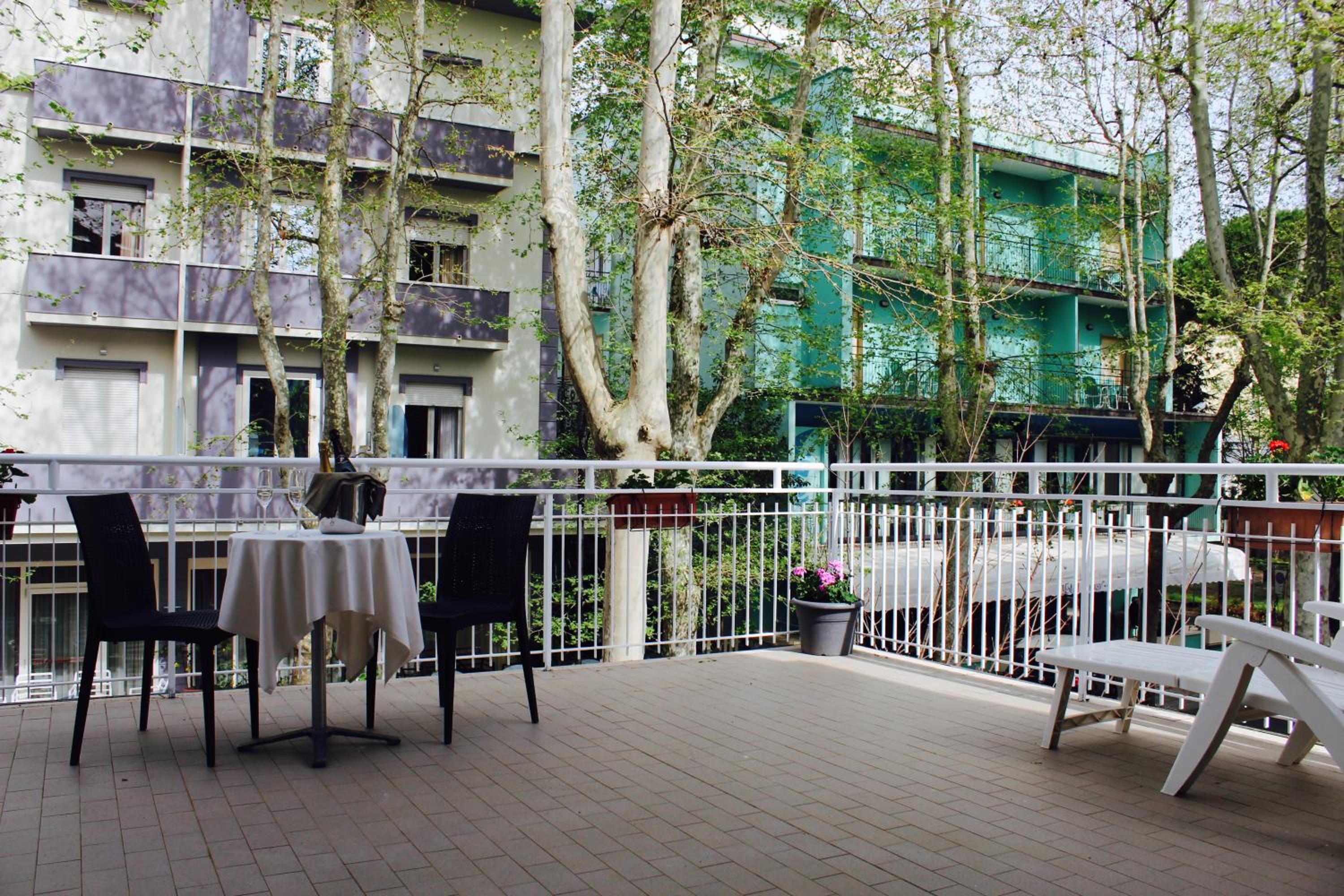 Quadruple Room with Balcony photo 3