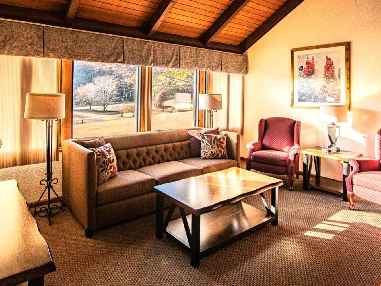 Family Room with Bathroom photo 1