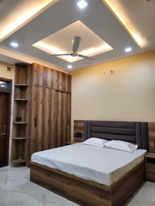 Three-Bedroom House photo 3